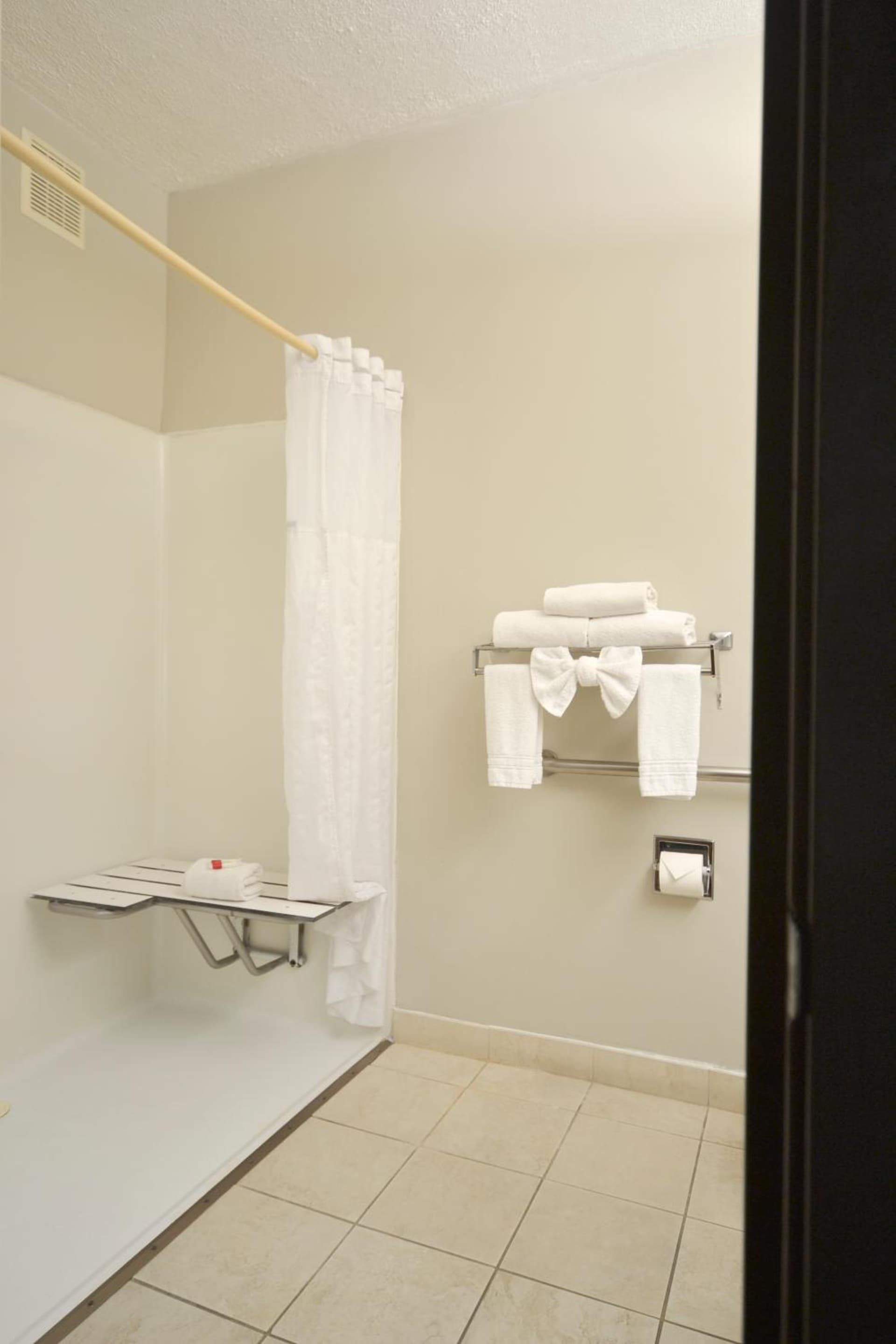 Days Inn & Suites by Wyndham Airport Albuquerque gallery photo in Albuquerque, NM — image 19