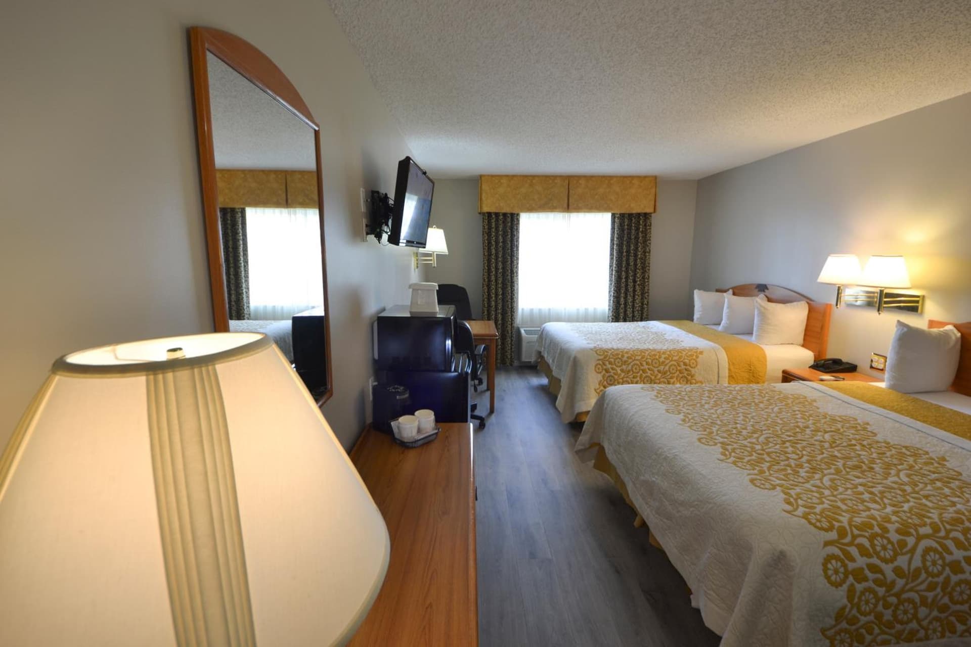 Days Inn & Suites by Wyndham Airport Albuquerque gallery photo in Albuquerque, NM — image 7