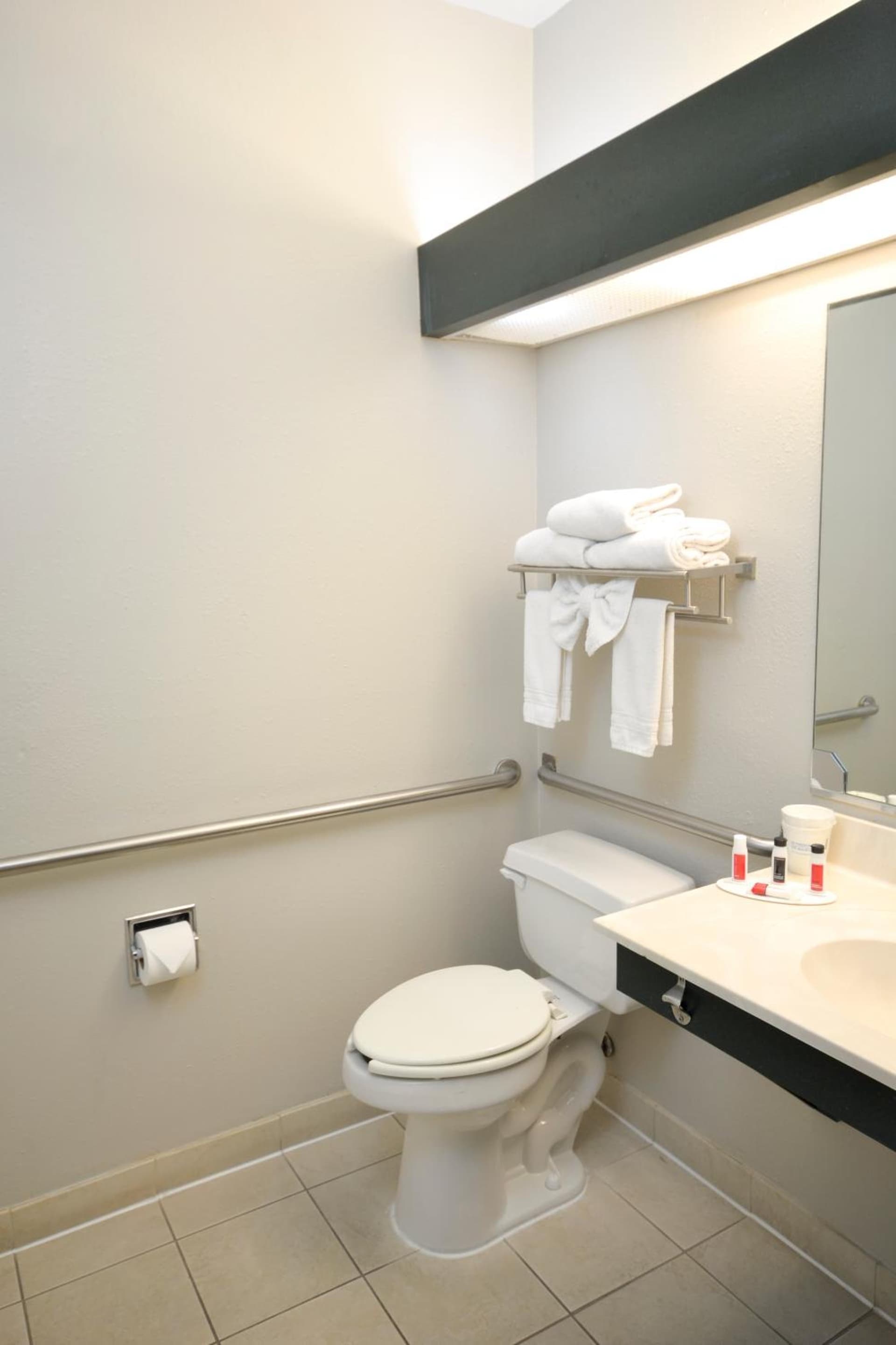 Days Inn & Suites by Wyndham Airport Albuquerque gallery photo in Albuquerque, NM — image 33