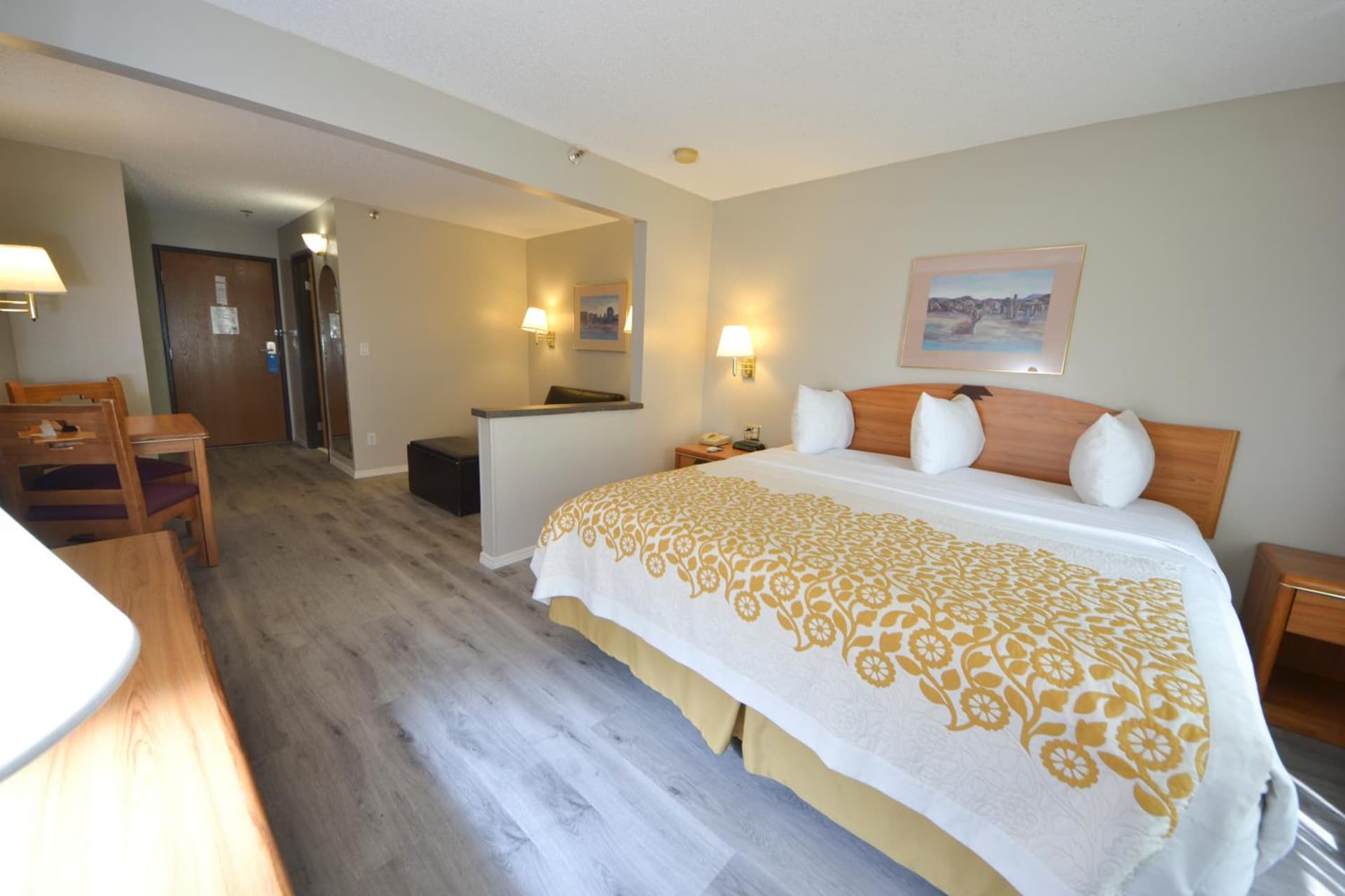 Days Inn & Suites by Wyndham Airport Albuquerque gallery photo in Albuquerque, NM — image 30