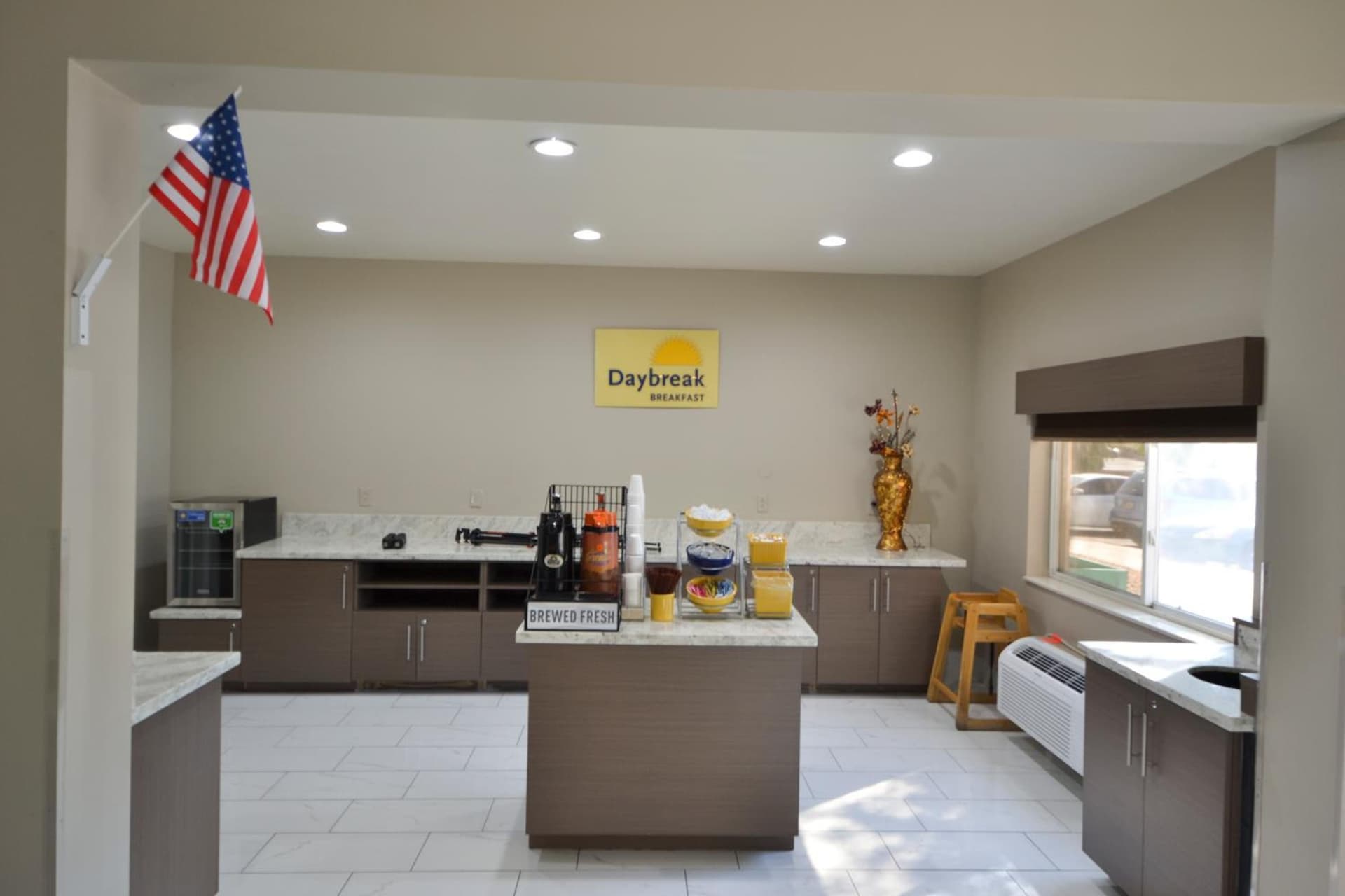 Days Inn & Suites by Wyndham Airport Albuquerque gallery photo in Albuquerque, NM — image 11