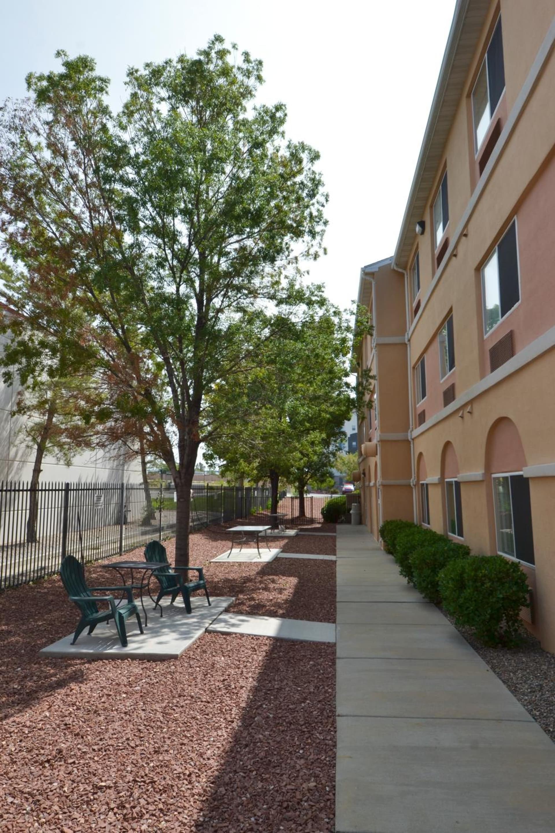 Days Inn & Suites by Wyndham Airport Albuquerque gallery photo in Albuquerque, NM — image 25