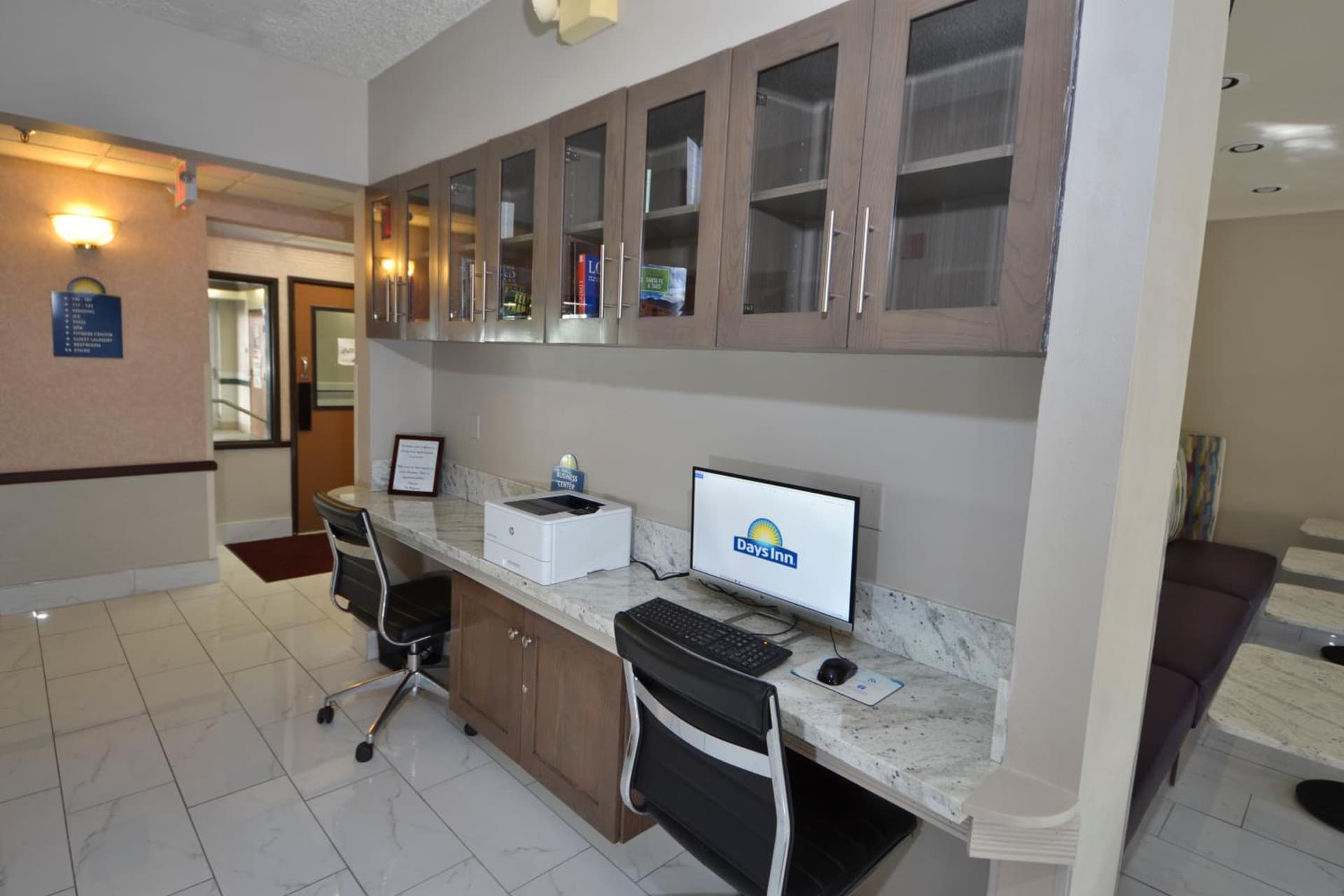 Days Inn & Suites by Wyndham Airport Albuquerque gallery photo in Albuquerque, NM — image 36