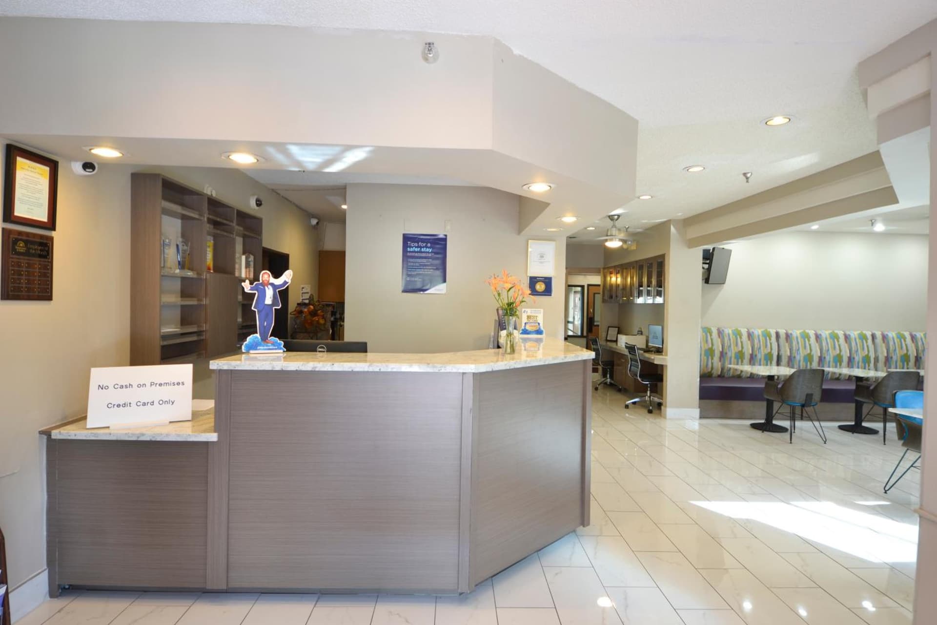 Days Inn & Suites by Wyndham Airport Albuquerque gallery photo in Albuquerque, NM — image 20