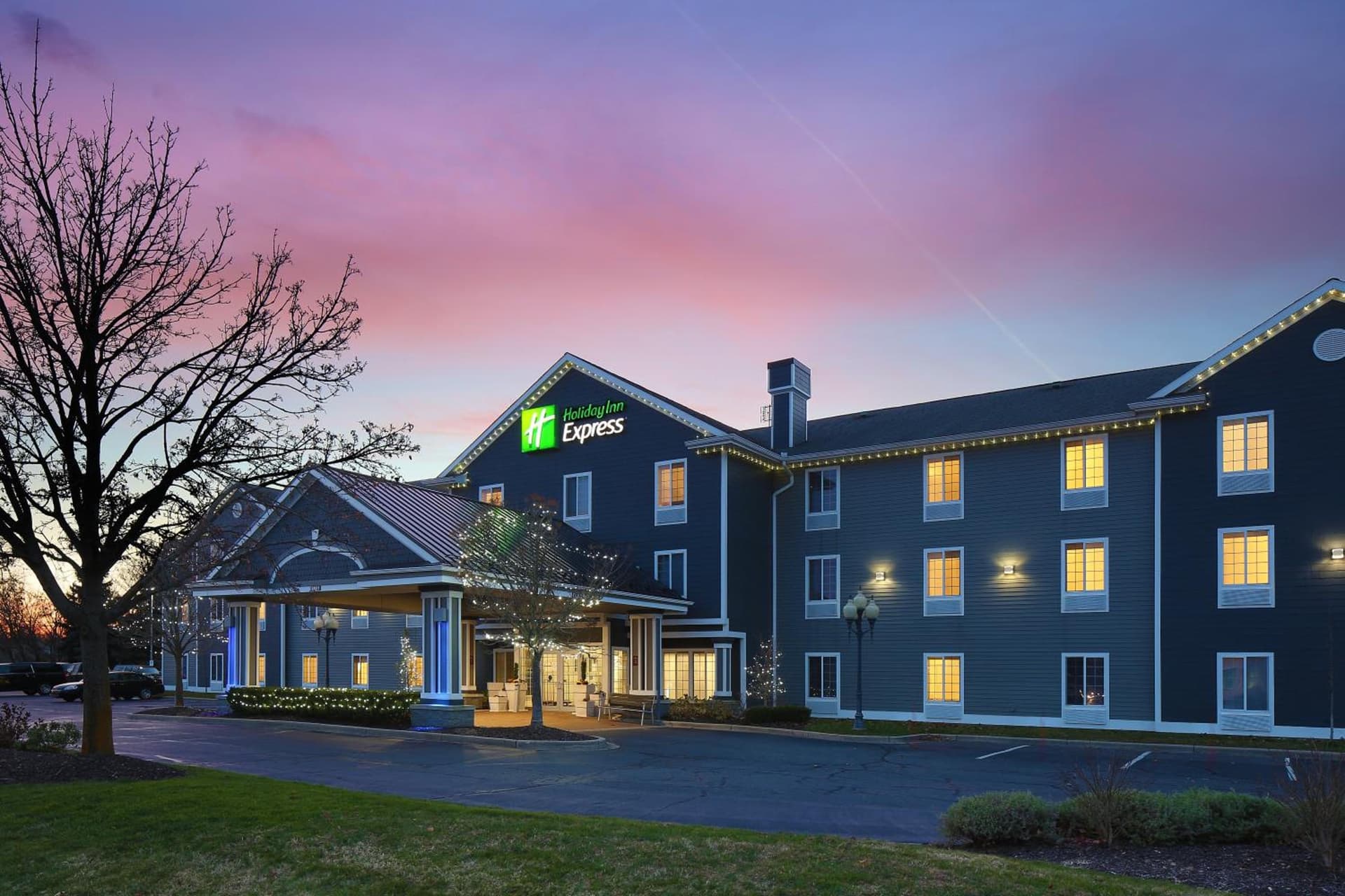 Holiday Inn Express Grand Rapids Southwest by IHG featured exterior or lobby in Grandville, MI — similar hotel