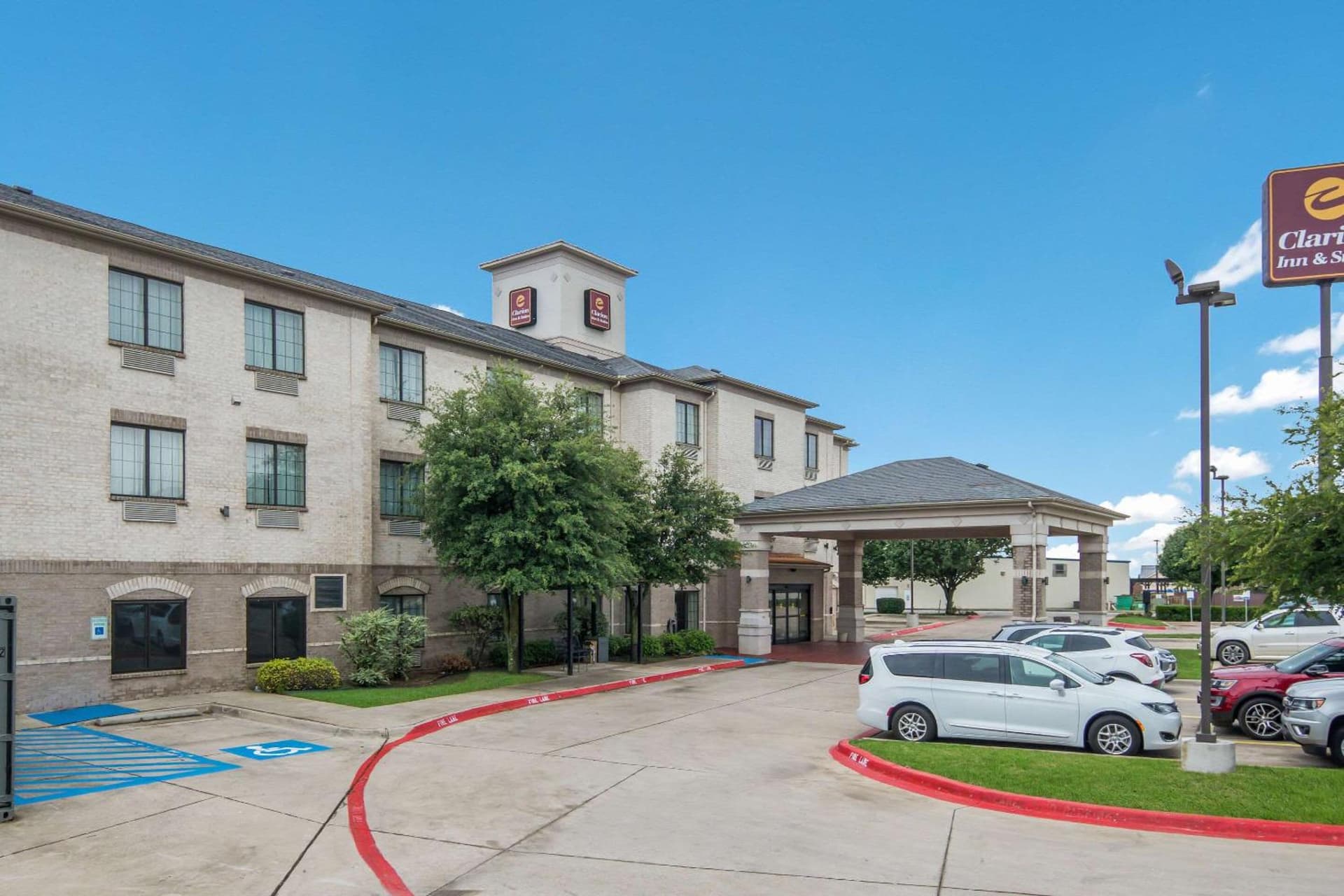Clarion Inn & Suites Weatherford South property views in Weatherford, TX — gallery photo 3