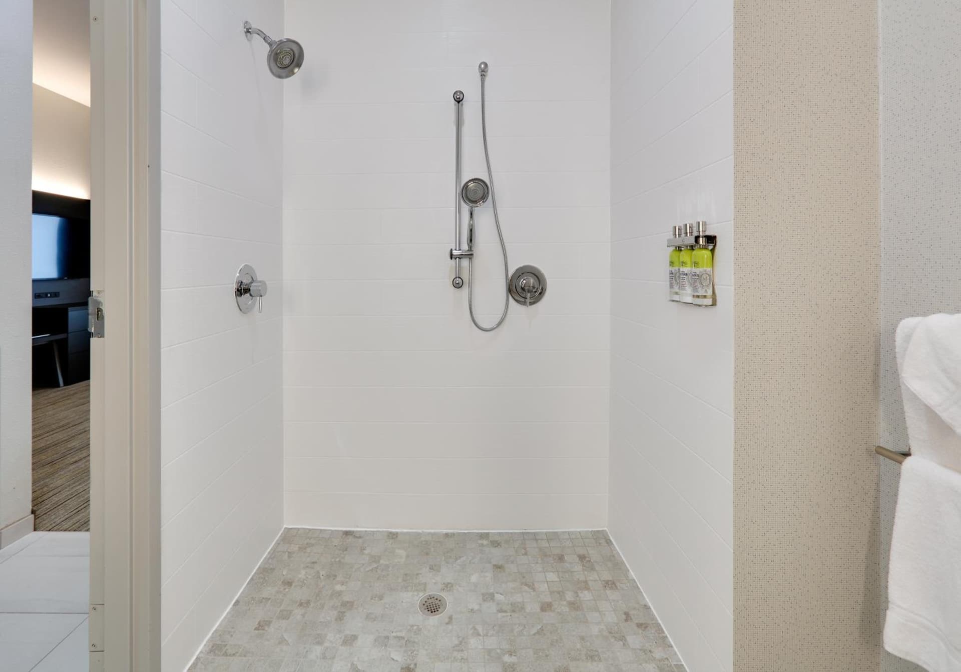 Holiday Inn Express Hotel & Suites Cleburne by IHG property views in Cleburne, TX — gallery photo 3