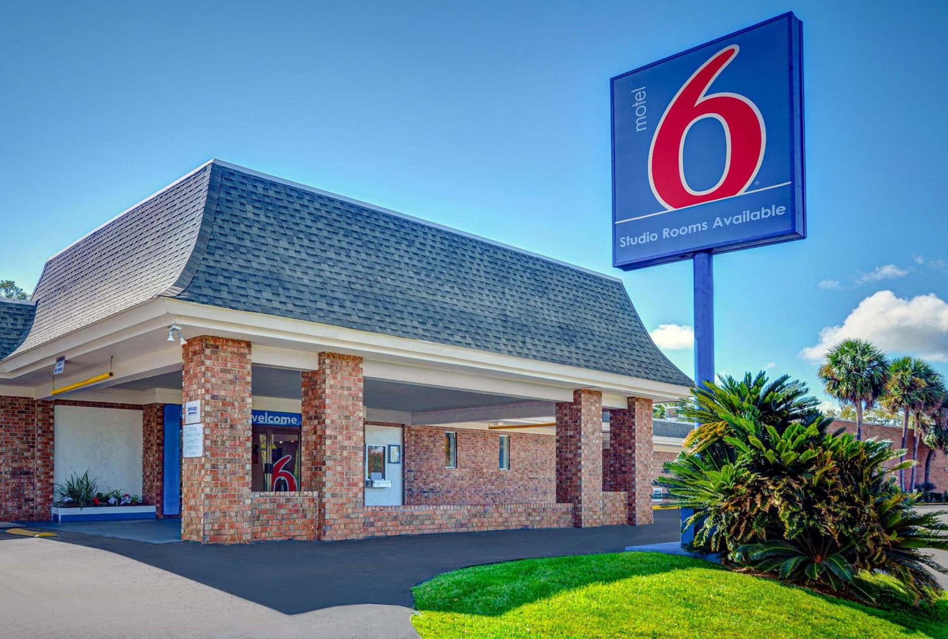 Motel 6-Tallahassee, FL - Downtown exterior or lobby in Tallahassee, FL — main listing photo