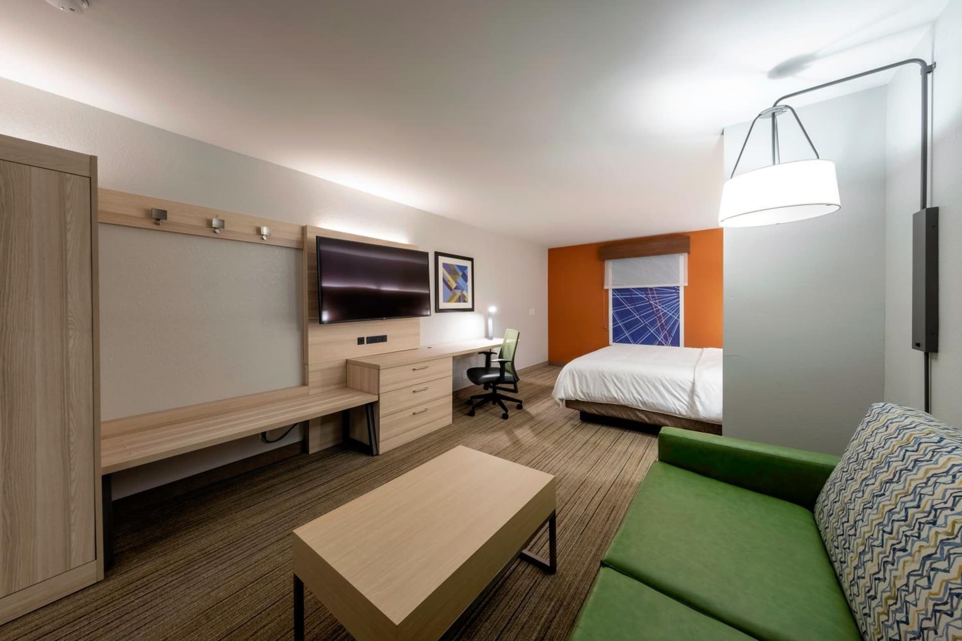 Holiday Inn Express Hotel & Suites Petersburg/Dinwiddie by IHG interior in Petersburg, VA — gallery photo 2