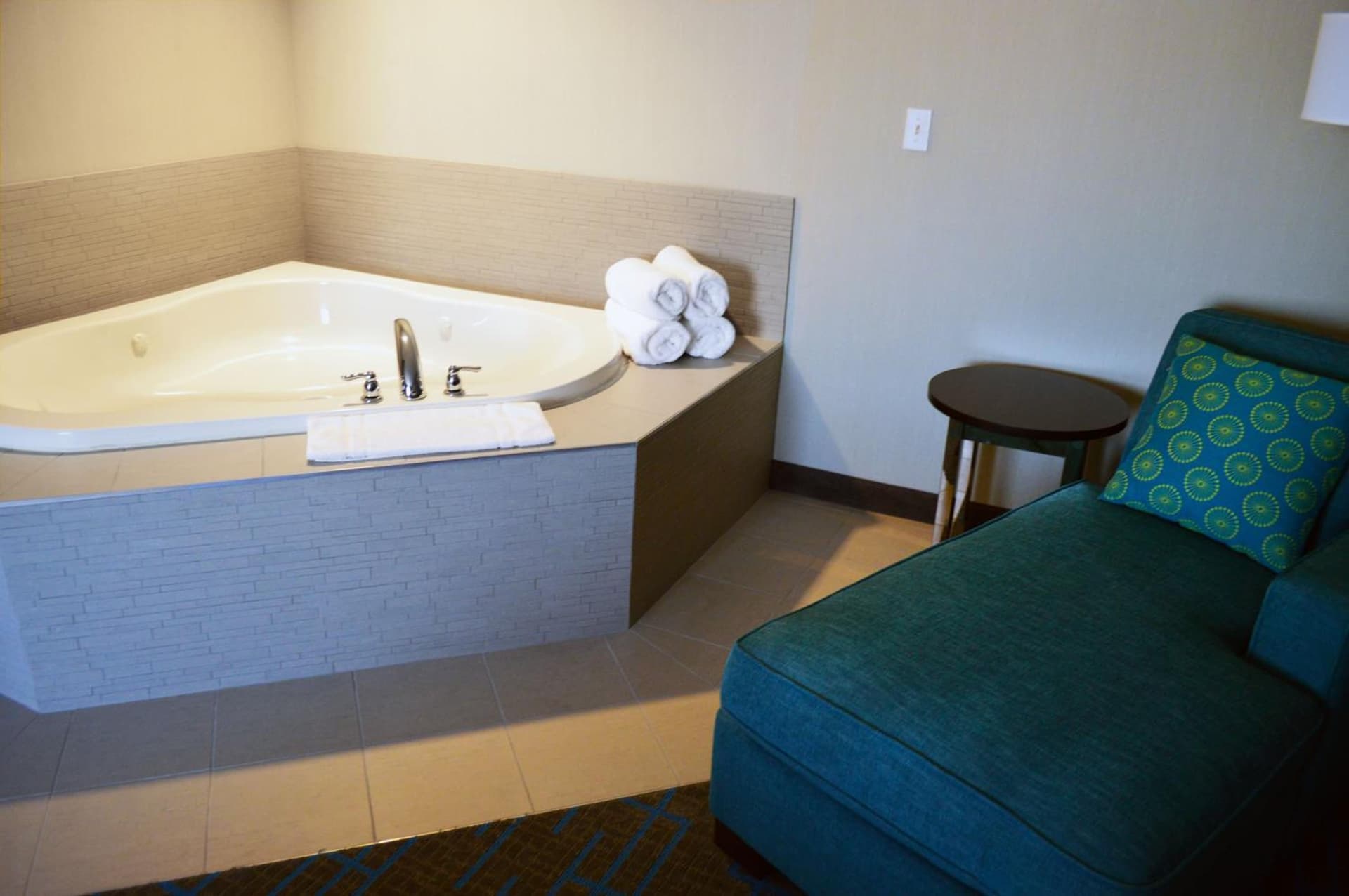 Holiday Inn & Suites Syracuse Airport - Liverpool by IHG gallery photo in Liverpool, NY — image 67