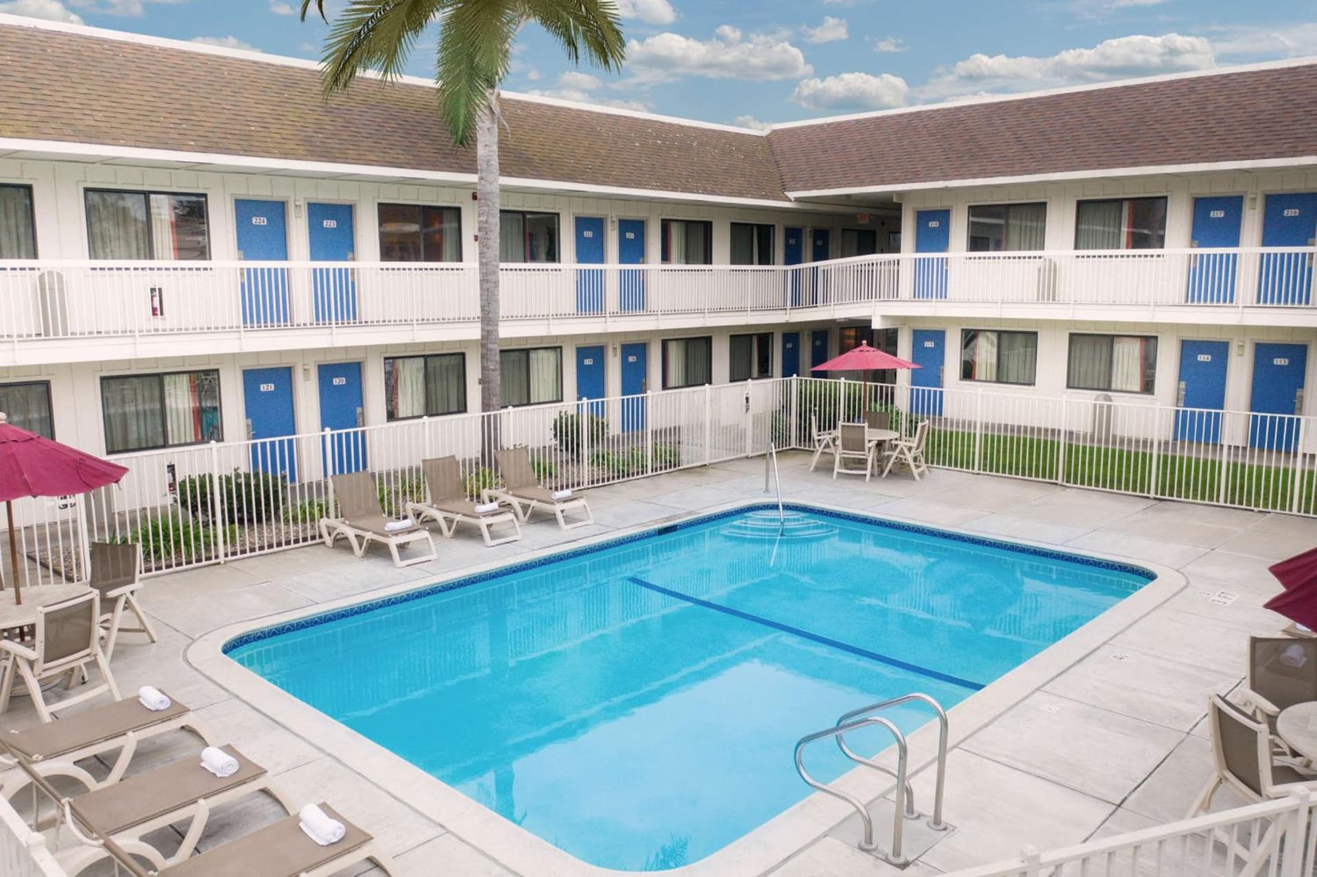Motel 6-Pismo Beach, CA interior in Pismo Beach, CA — gallery photo 2