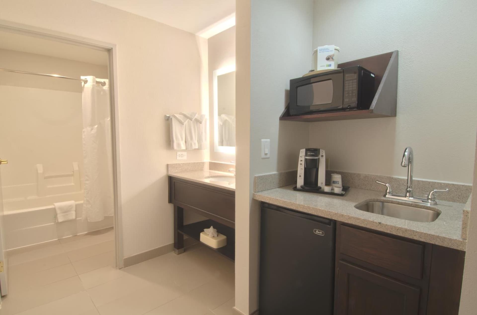 Holiday Inn Express & Suites Chicago-Libertyville by IHG gallery photo in Libertyville, IL — image 5