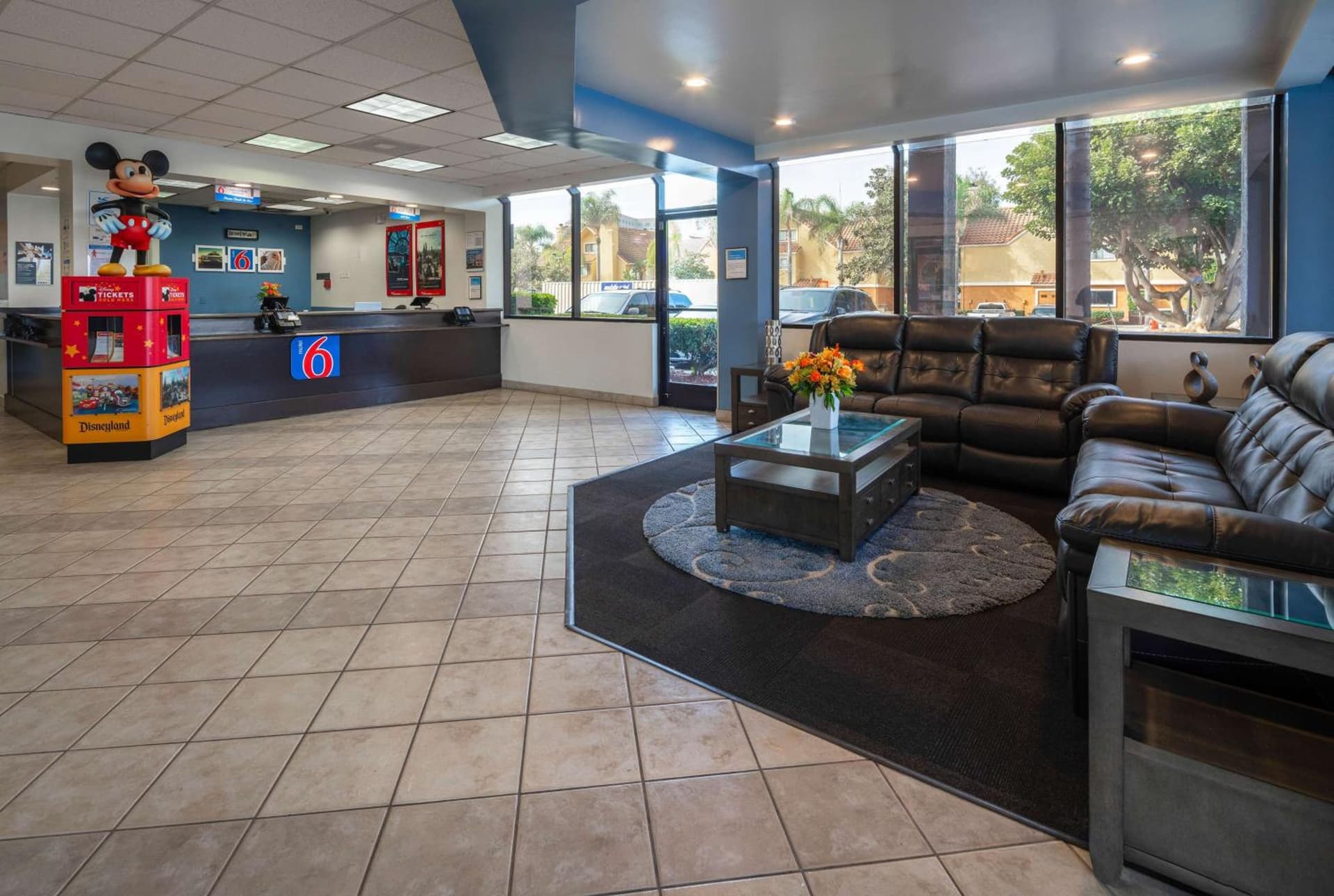 Motel 6-Anaheim, CA - Maingate gallery photo in Anaheim, CA — image 11