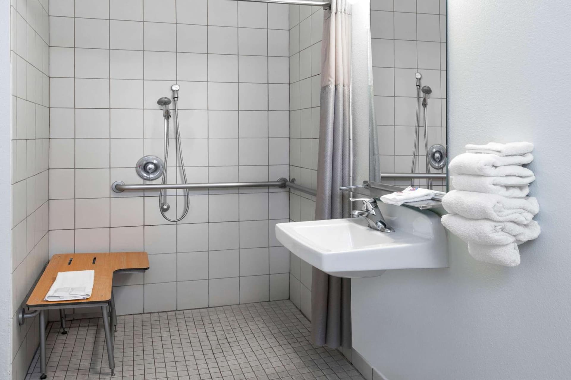 Motel 6-Anaheim, CA - Maingate gallery photo in Anaheim, CA — image 19