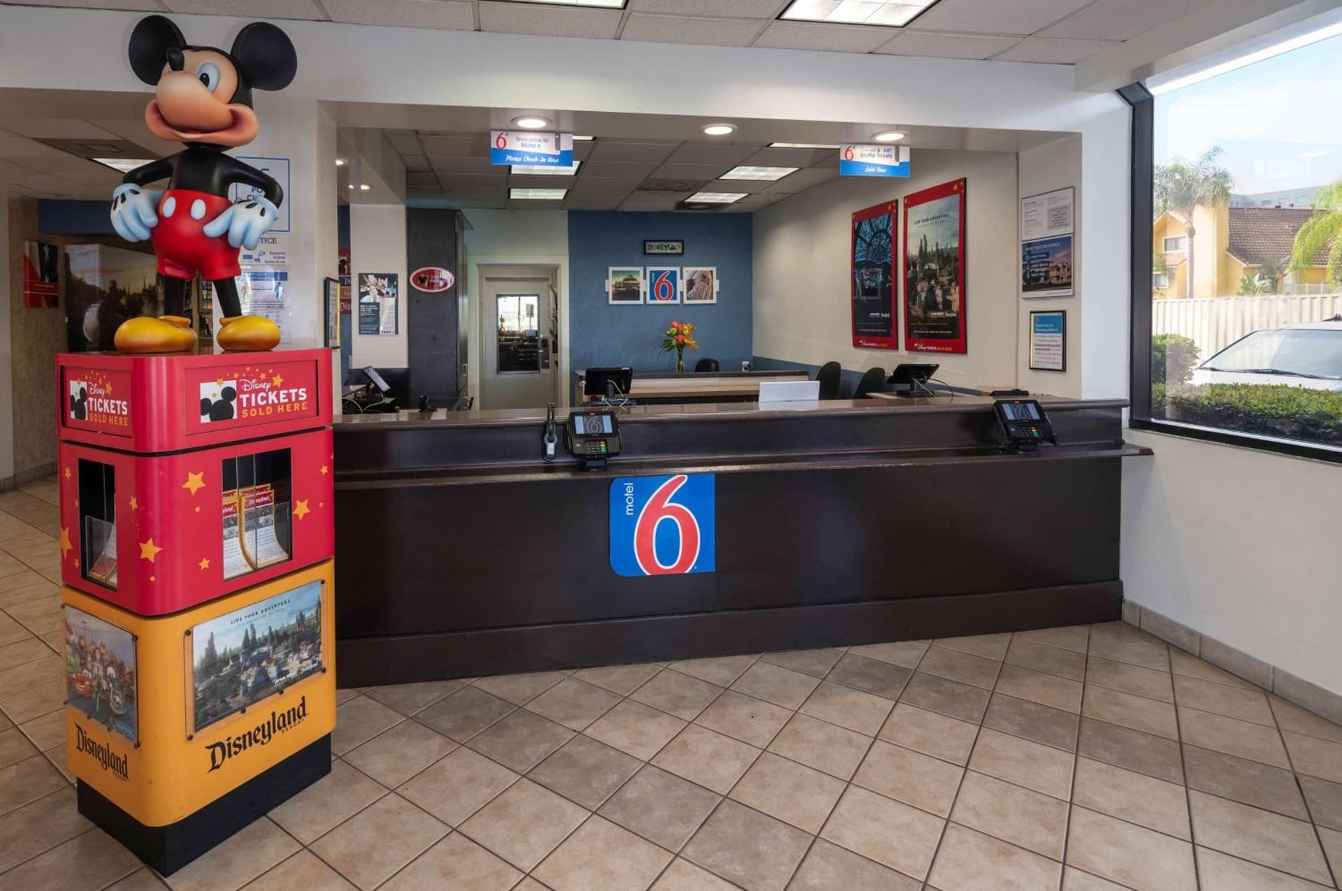 Motel 6-Anaheim, CA - Maingate gallery photo in Anaheim, CA — image 6