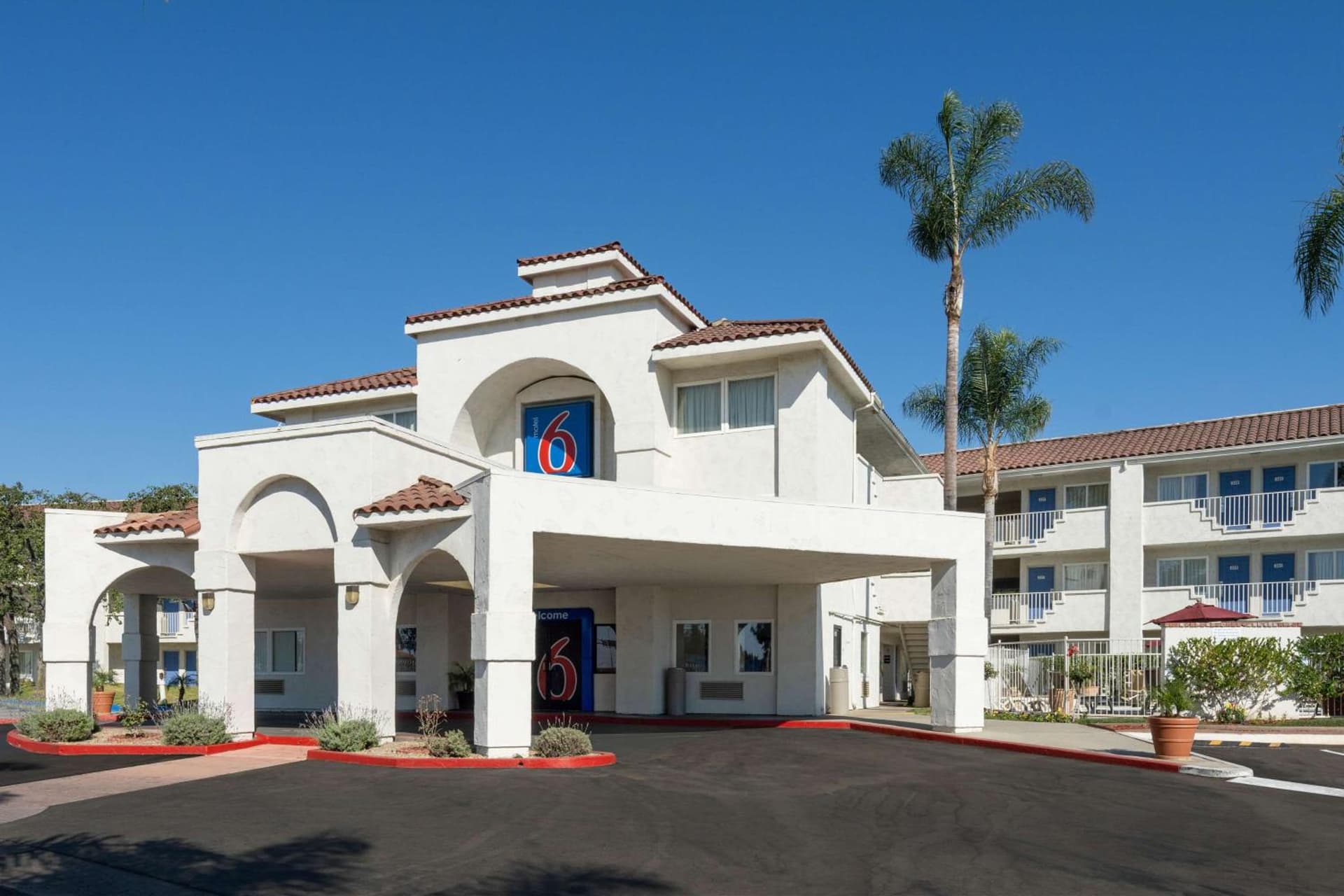 Motel 6-Ventura, CA - South featured exterior or lobby in Ventura, CA — similar hotel