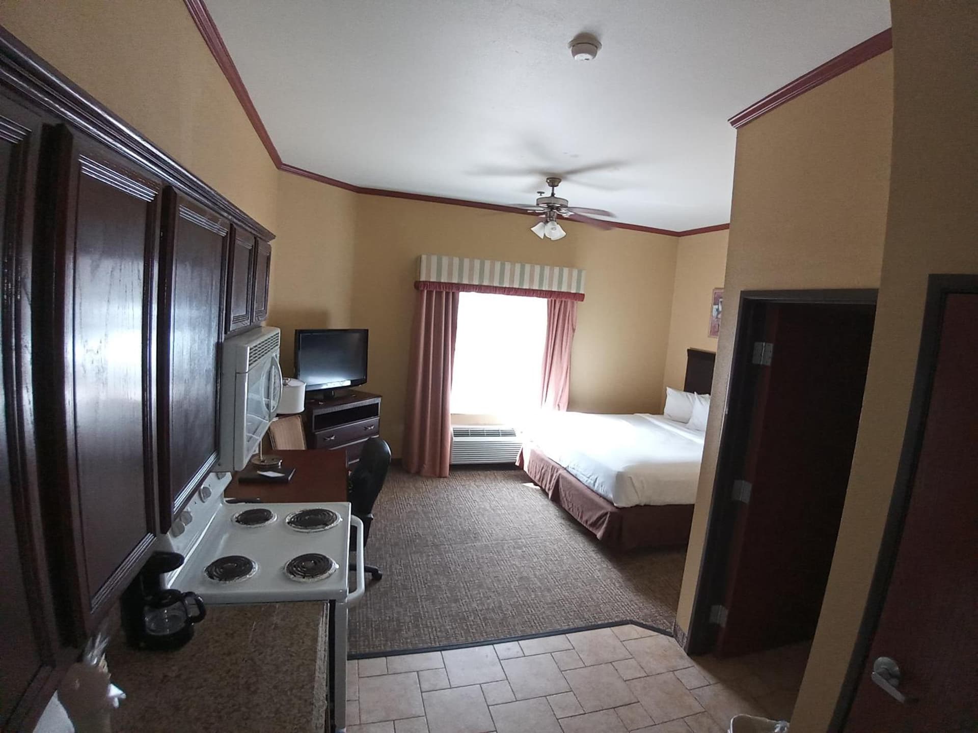 Hawthorn Extended Stay by Wyndham Corpus Christi Padre Isle interior in Corpus Christi, TX — gallery photo 2