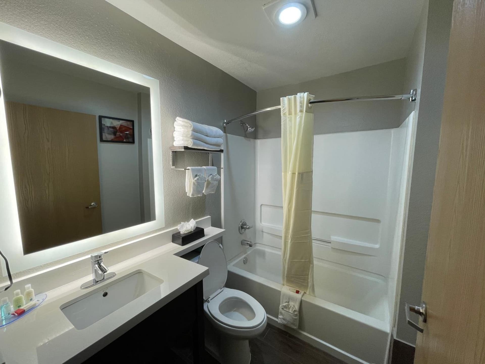 Quality Inn & Suites North Mesquite I-30 gallery photo in Mesquite, TX — image 9