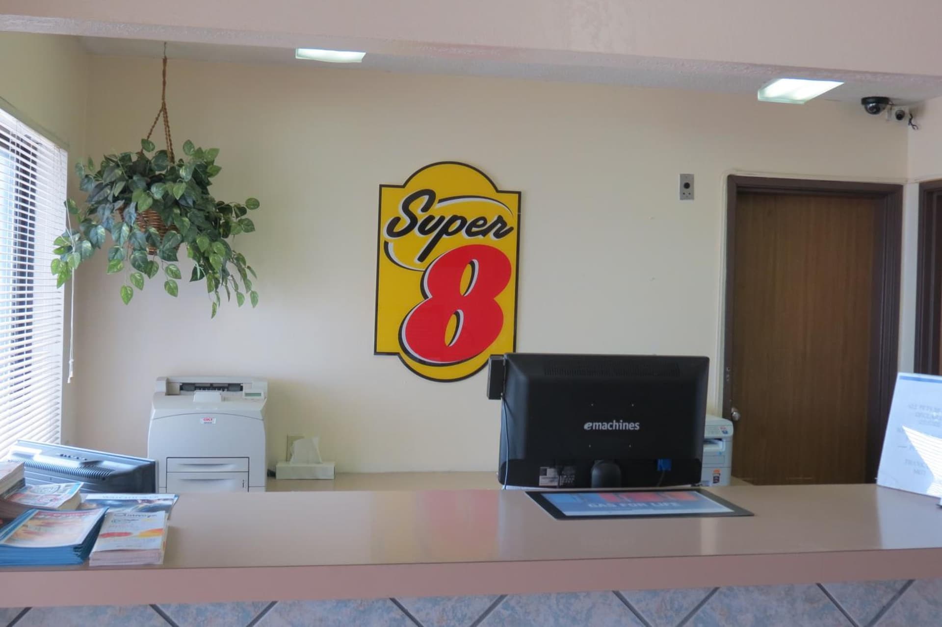 Super 8 by Wyndham Evansville East gallery photo in Evansville, IN — image 5