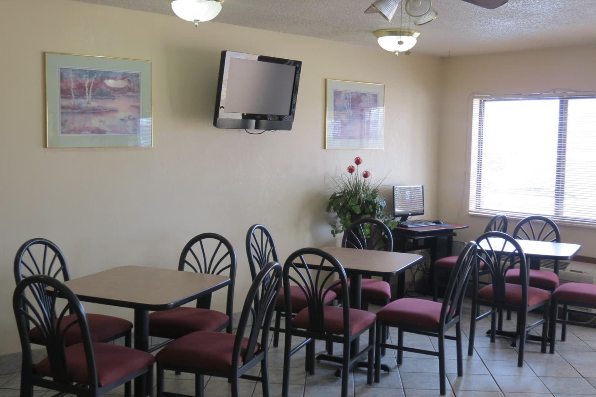 Super 8 by Wyndham Evansville East gallery photo in Evansville, IN — image 27