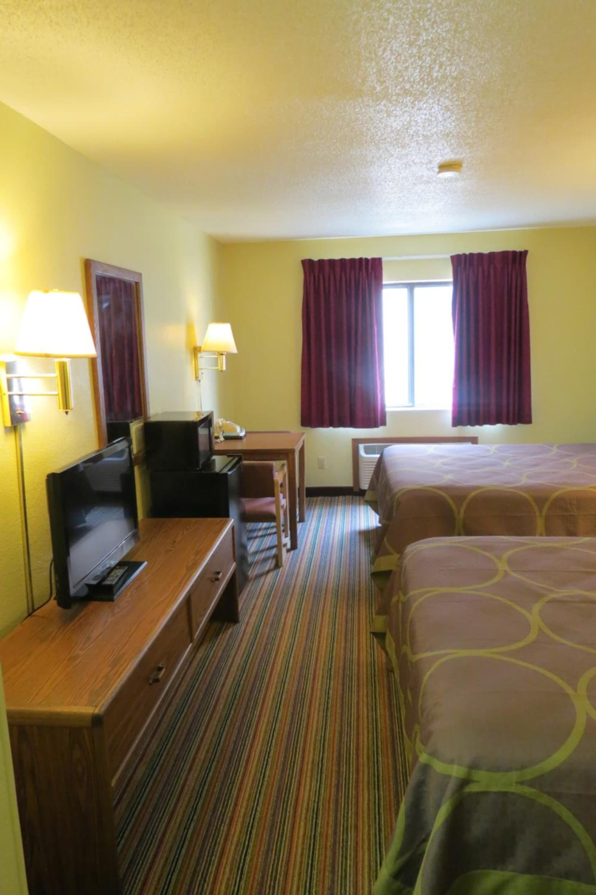 Super 8 by Wyndham Evansville East gallery photo in Evansville, IN — image 7