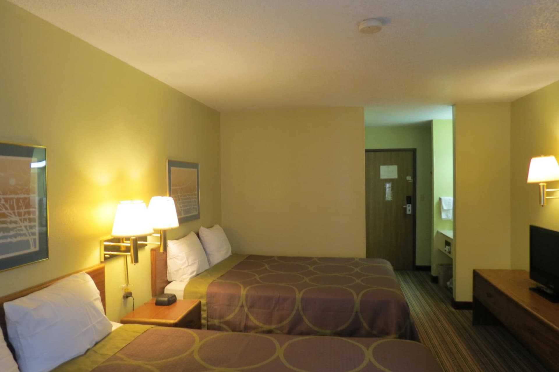 Super 8 by Wyndham Evansville East gallery photo in Evansville, IN — image 12
