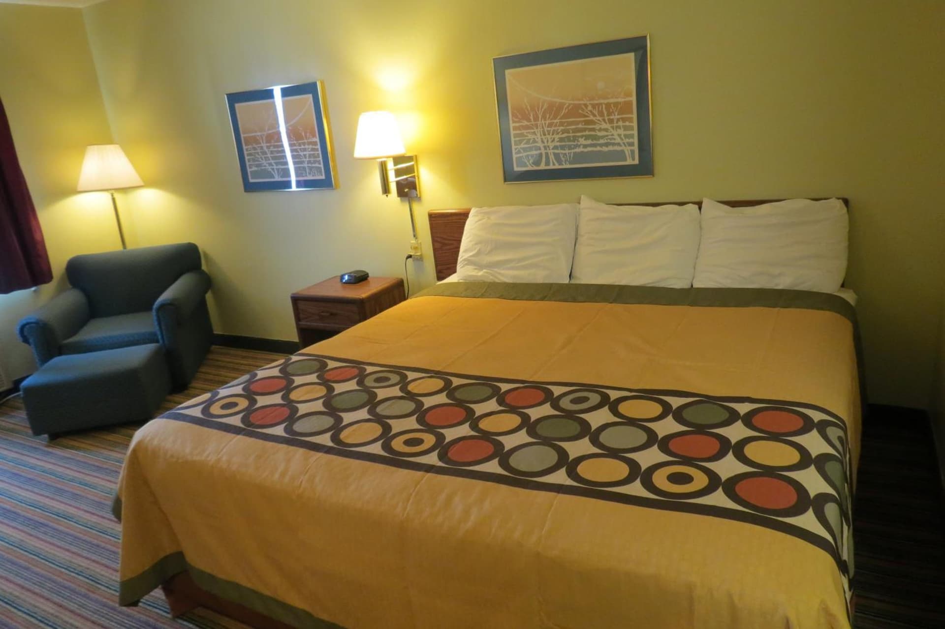 Super 8 by Wyndham Evansville East gallery photo in Evansville, IN — image 24