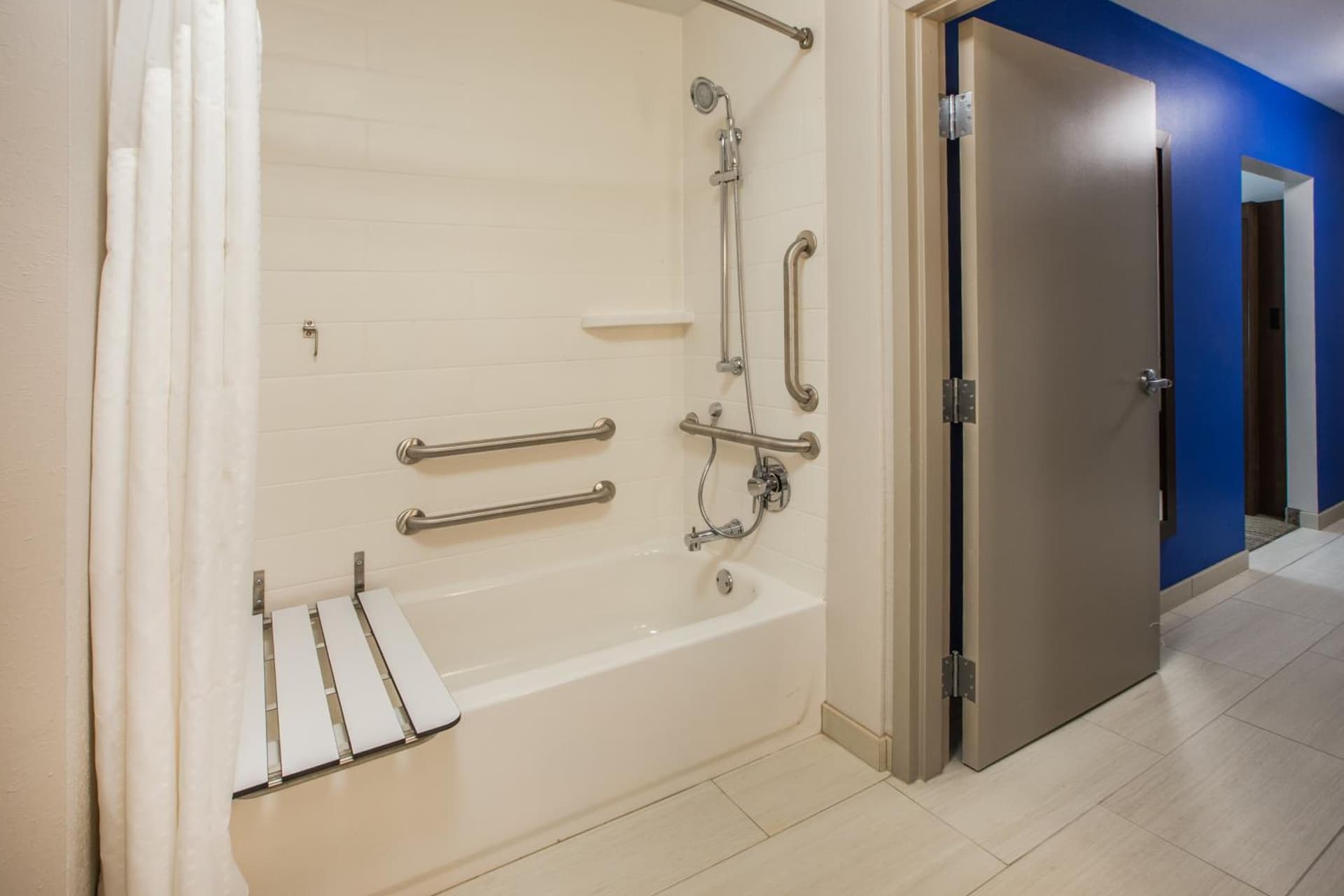 Holiday Inn Express Fresno River Park Highway 41 by IHG gallery photo in Fresno, CA — image 30