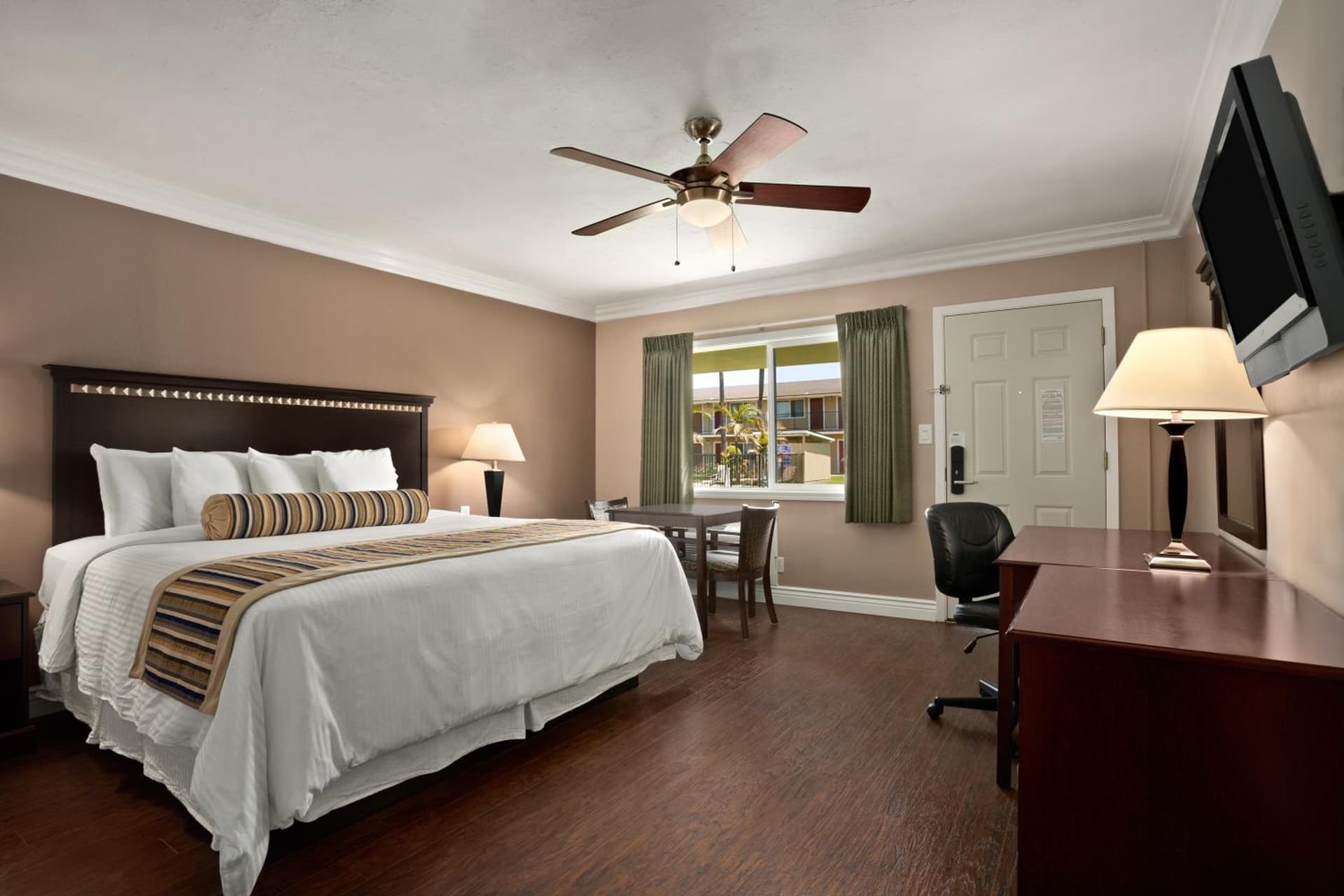 Quality Inn & Suites Santa Maria gallery photo in Santa Maria, CA — image 10