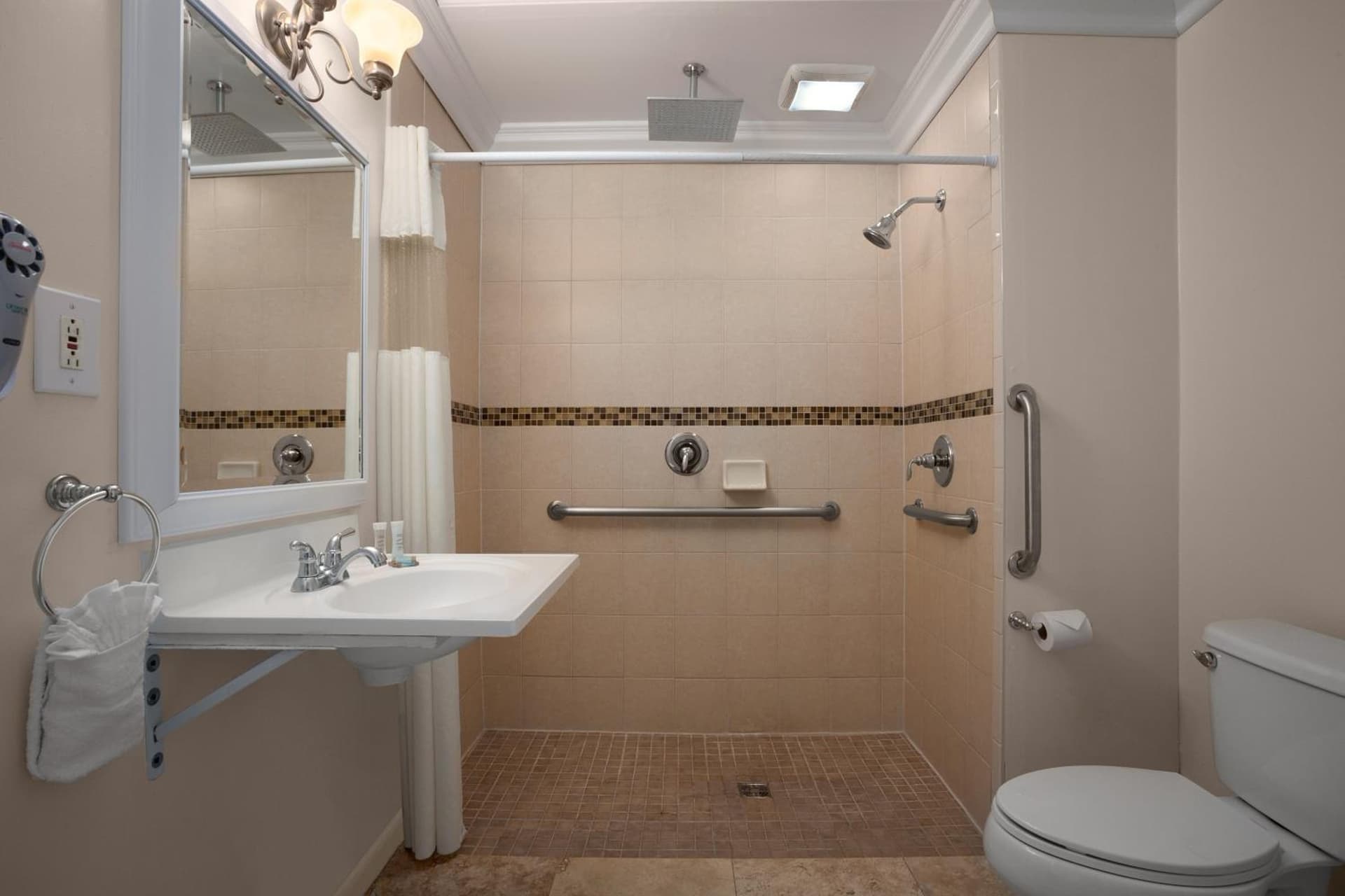 Quality Inn & Suites Santa Maria gallery photo in Santa Maria, CA — image 52