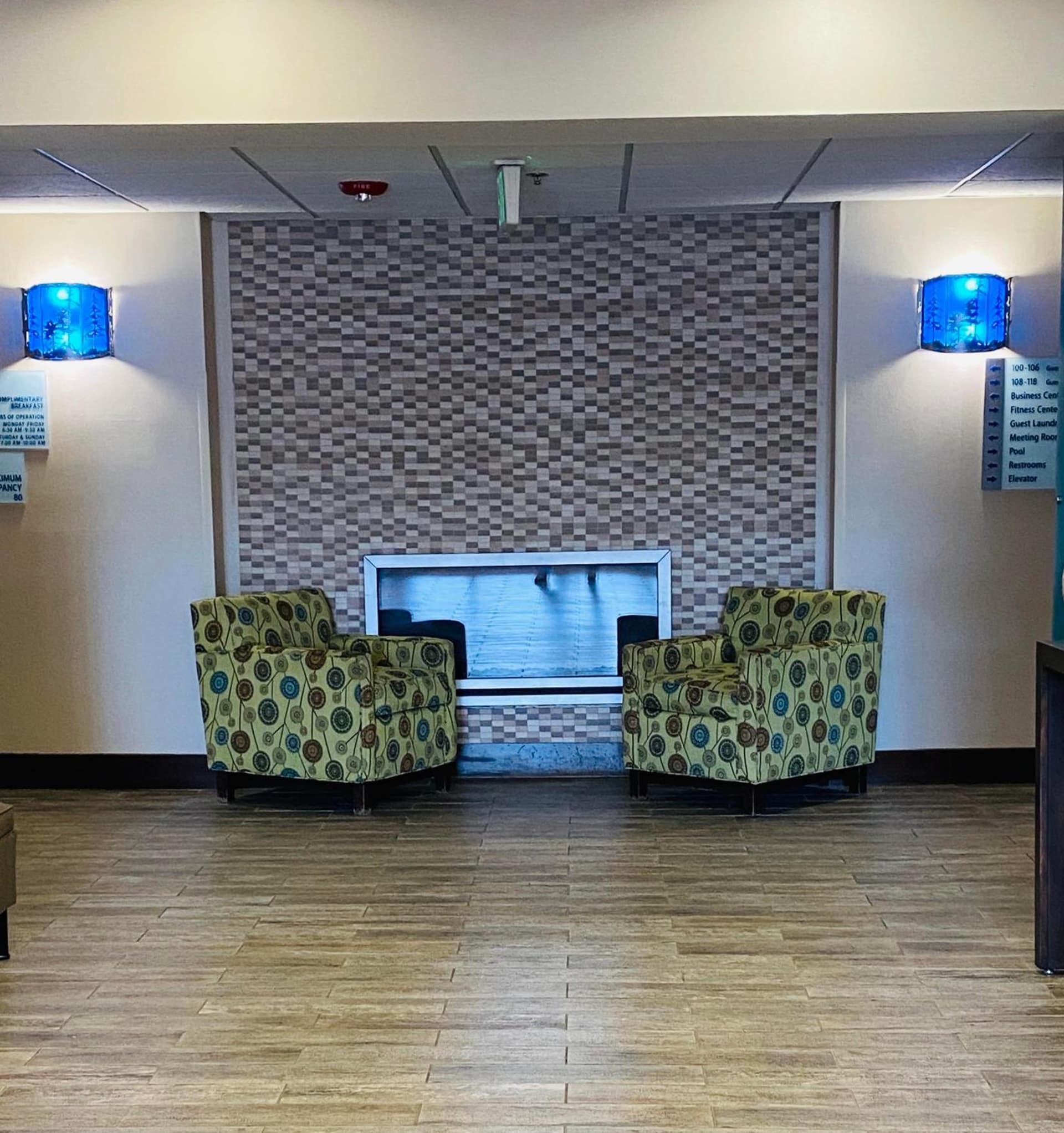 Holiday Inn Express Fresno River Park Highway 41 by IHG interior in Fresno, CA — gallery photo 2