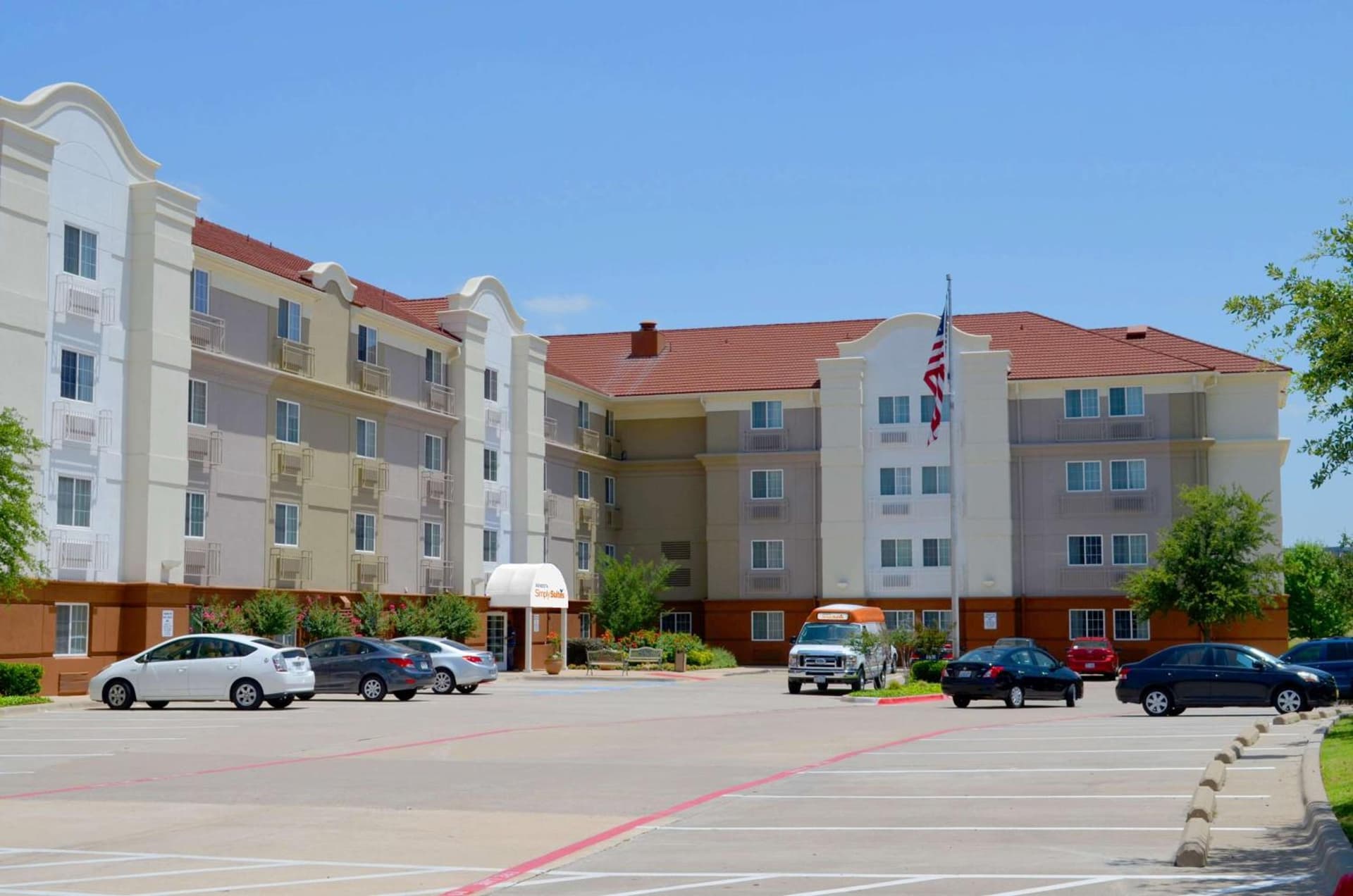 Sonesta Simply Suites Dallas Las Colinas featured exterior or lobby in Irving, TX — similar hotel