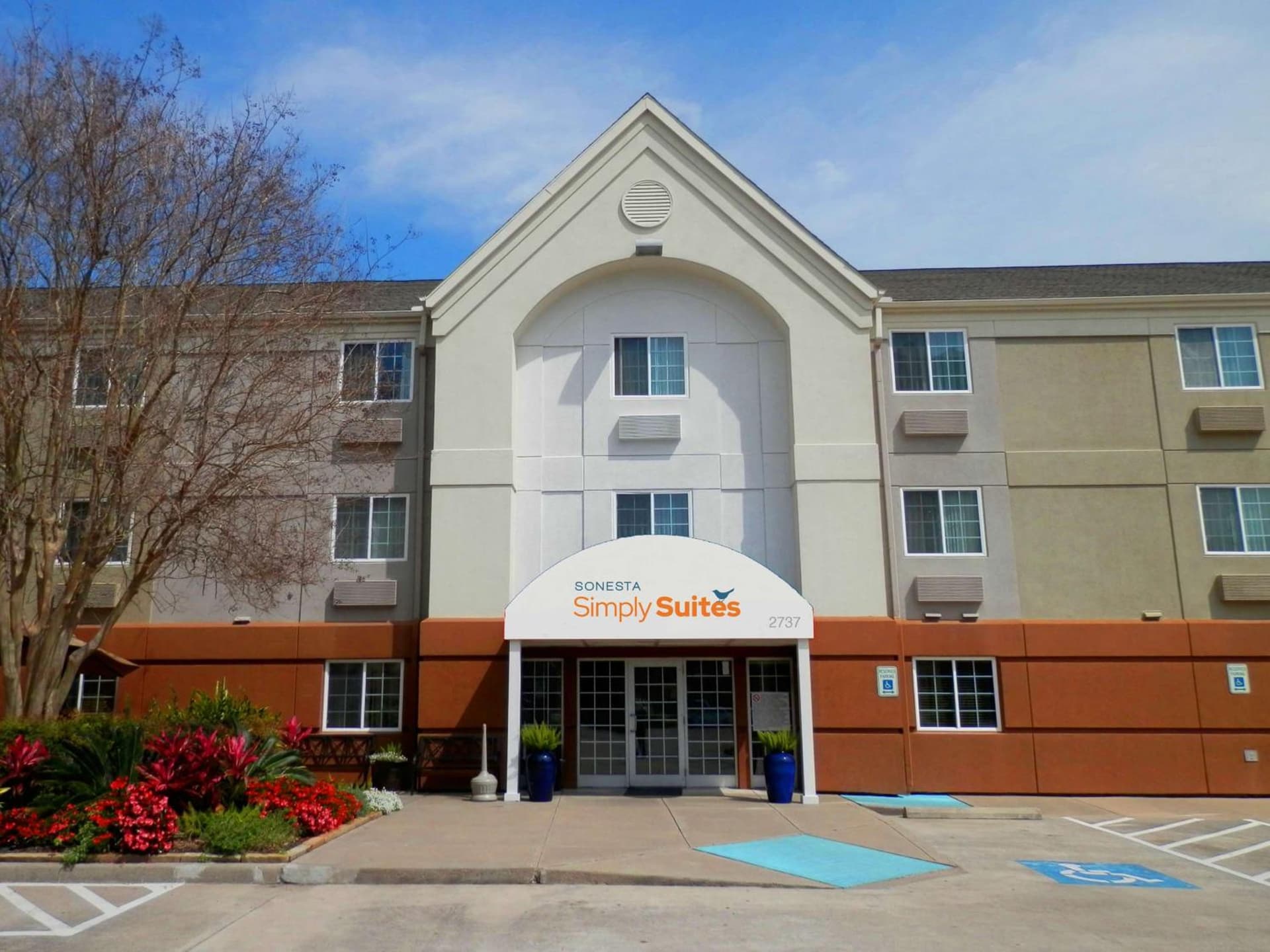 Sonesta Simply Suites Houston – NASA Clear Lake featured exterior or lobby in Webster, TX — similar hotel