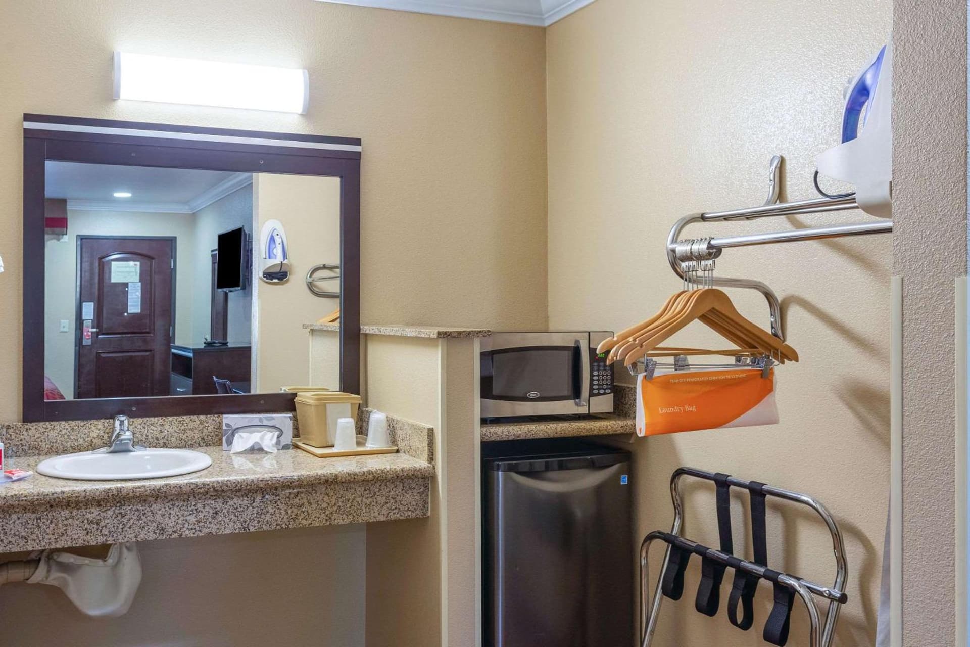Econo Lodge Inn & Suites Escondido Downtown gallery photo in Escondido, CA — image 27