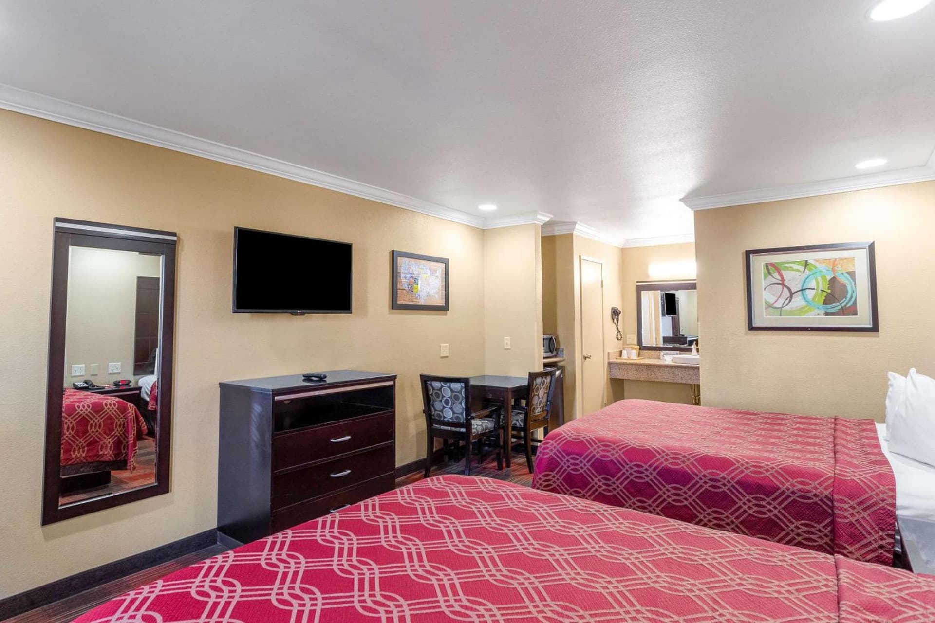Econo Lodge Inn & Suites Escondido Downtown gallery photo in Escondido, CA — image 11