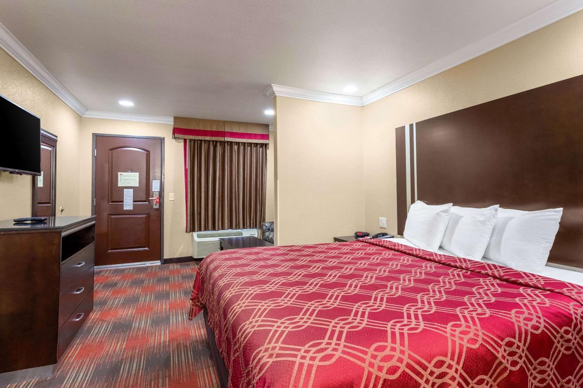 Econo Lodge Inn & Suites Escondido Downtown gallery photo in Escondido, CA — image 10