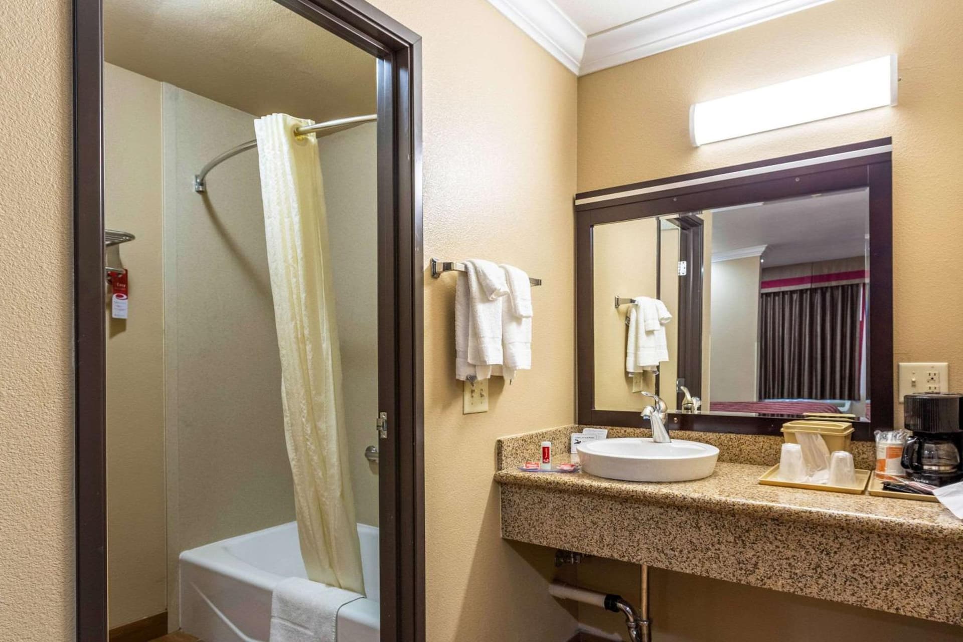 Econo Lodge Inn & Suites Escondido Downtown gallery photo in Escondido, CA — image 21
