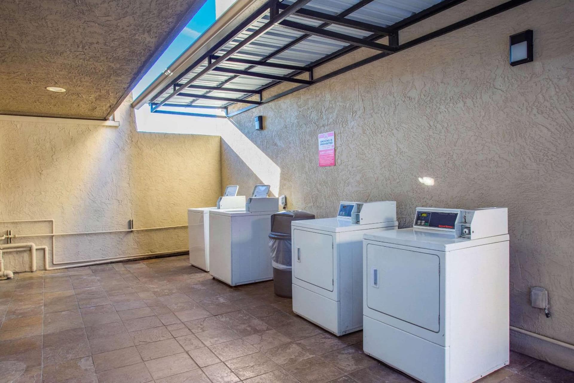 Econo Lodge Inn & Suites Escondido Downtown gallery photo in Escondido, CA — image 17