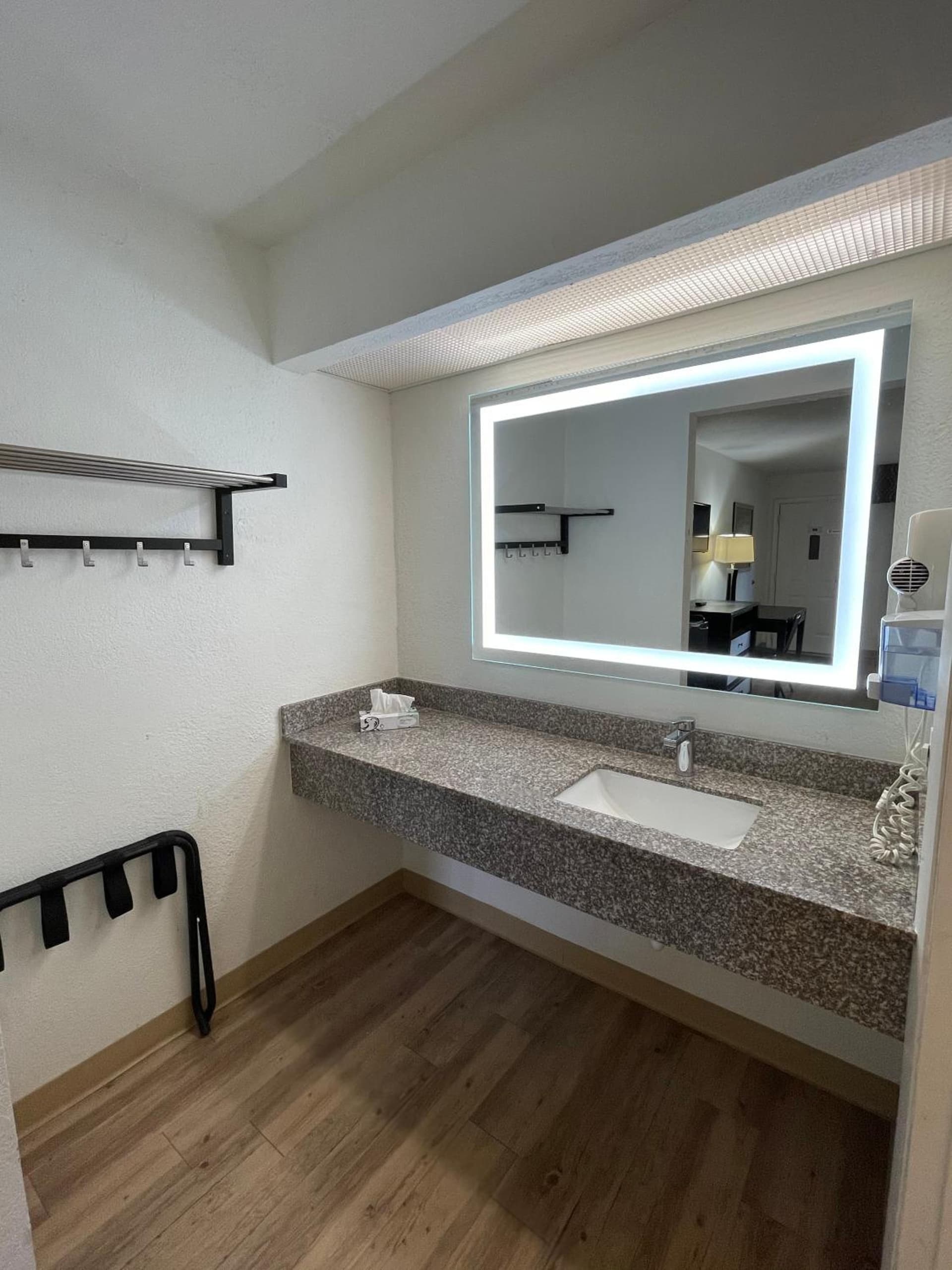 Tricove Inn & Suites interior in Jacksonville, FL — gallery photo 2