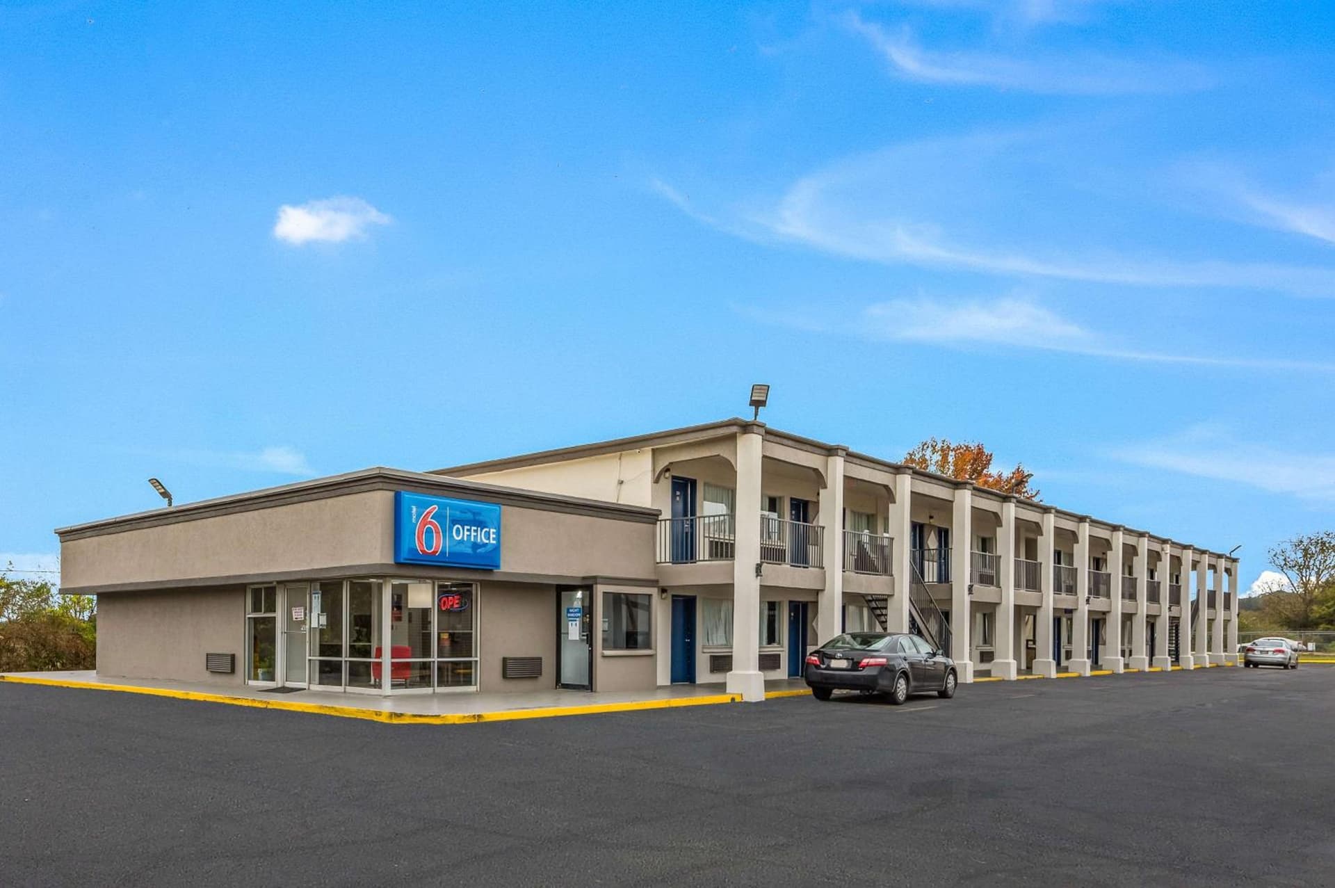 Motel 6-Tupelo, MS - Downtown featured exterior or lobby in Tupelo, MS — similar hotel