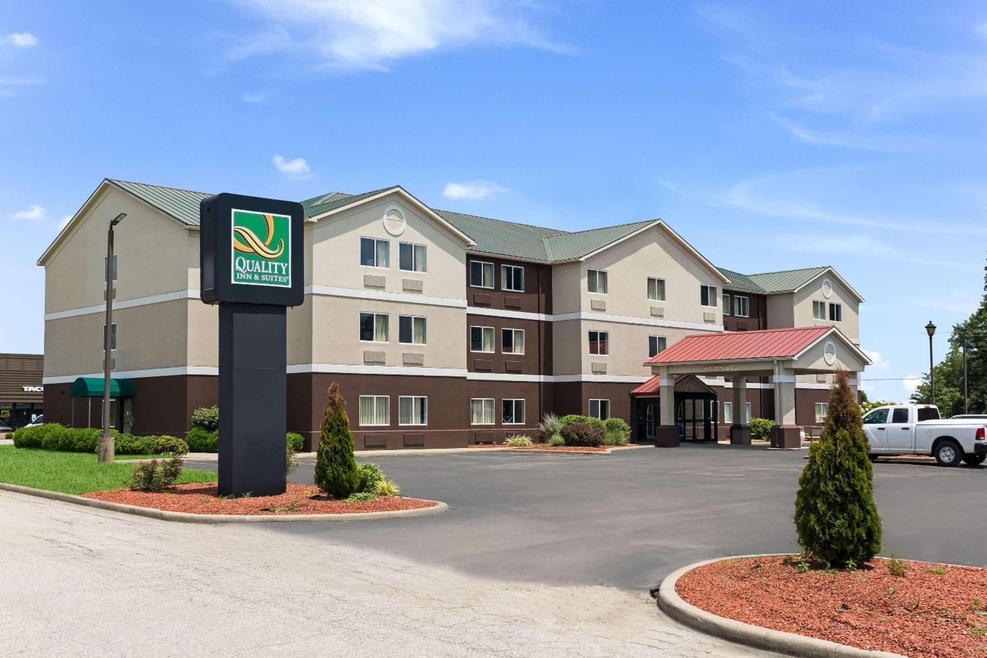 Quality Inn & Suites Ferdinand interior in Ferdinand, IN — gallery photo 2