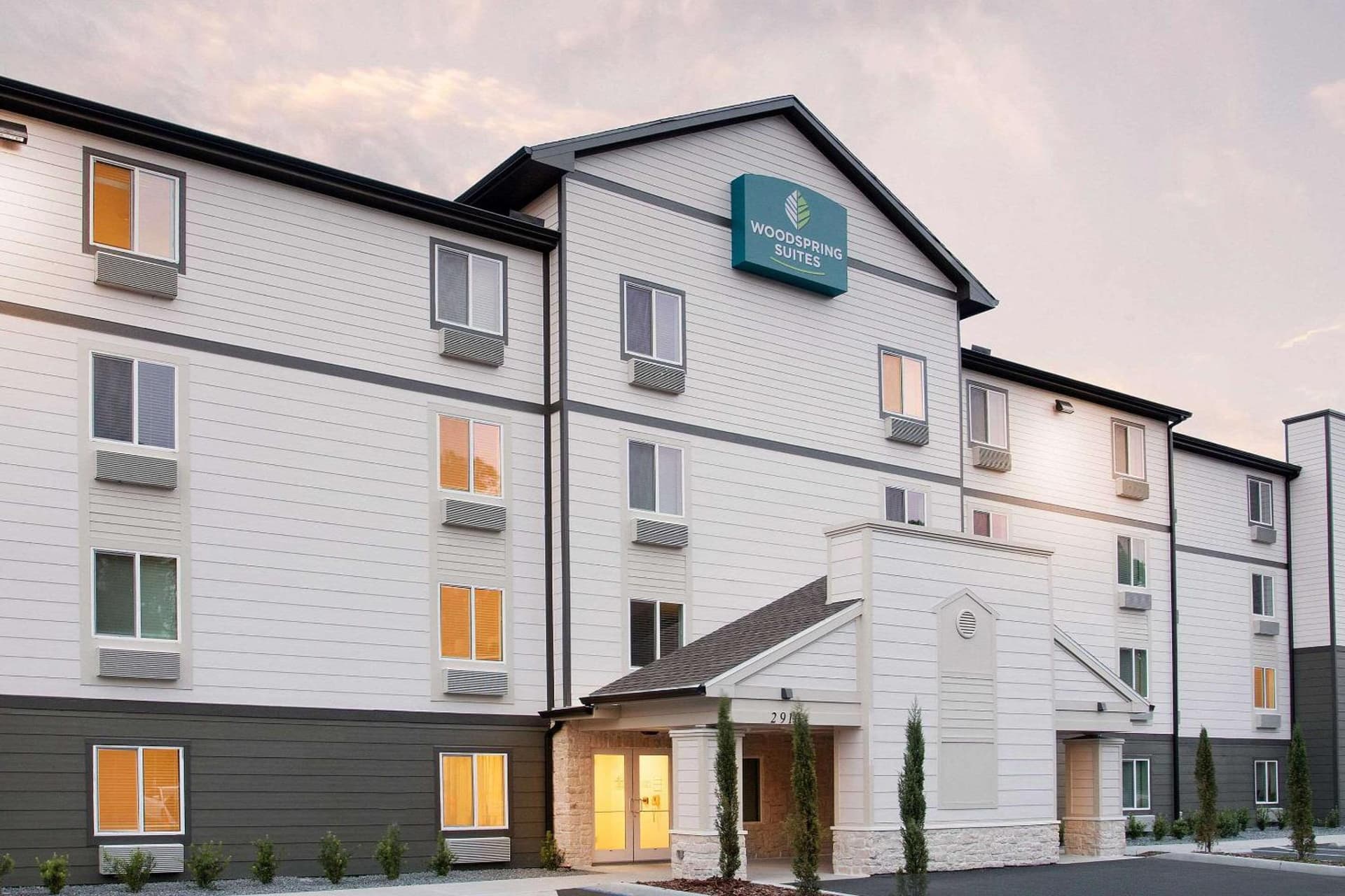 WoodSpring Suites Daytona Beach Int'l Speedway interior in Daytona Beach, FL — gallery photo 2