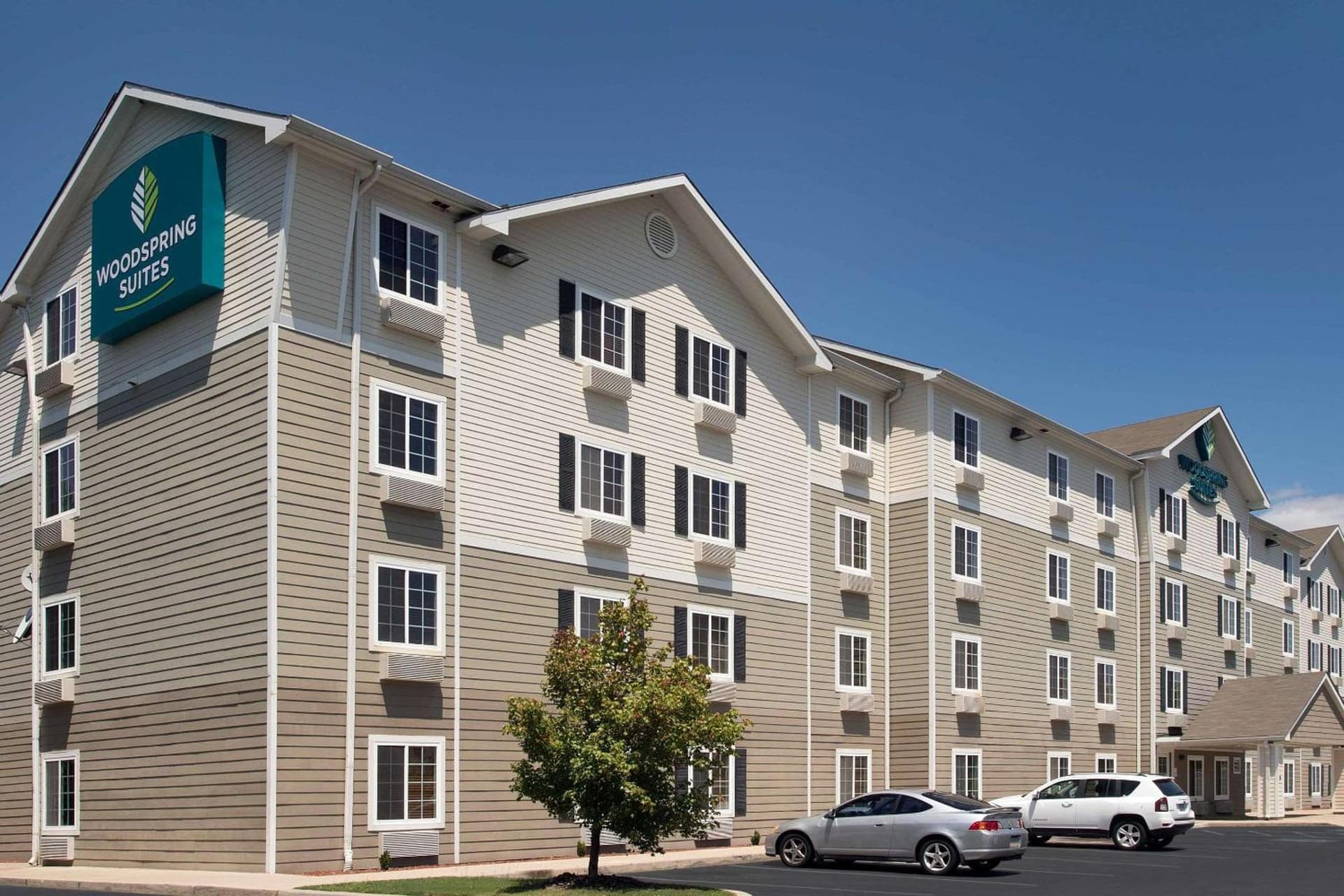 WoodSpring Suites Augusta Riverwatch interior in Augusta, GA — gallery photo 2