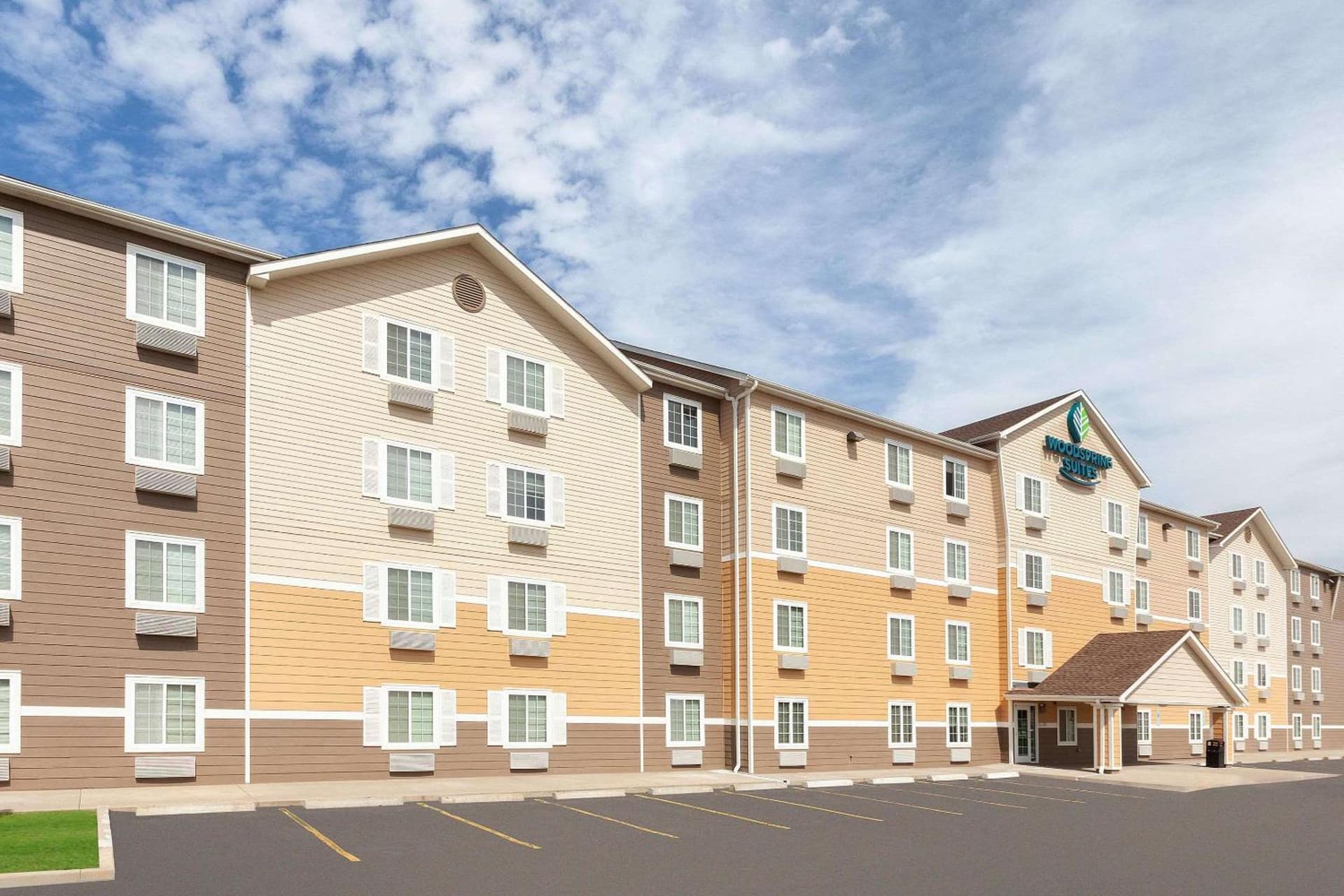 WoodSpring Suites Sioux Falls featured exterior or lobby in Sioux Falls, SD — similar hotel