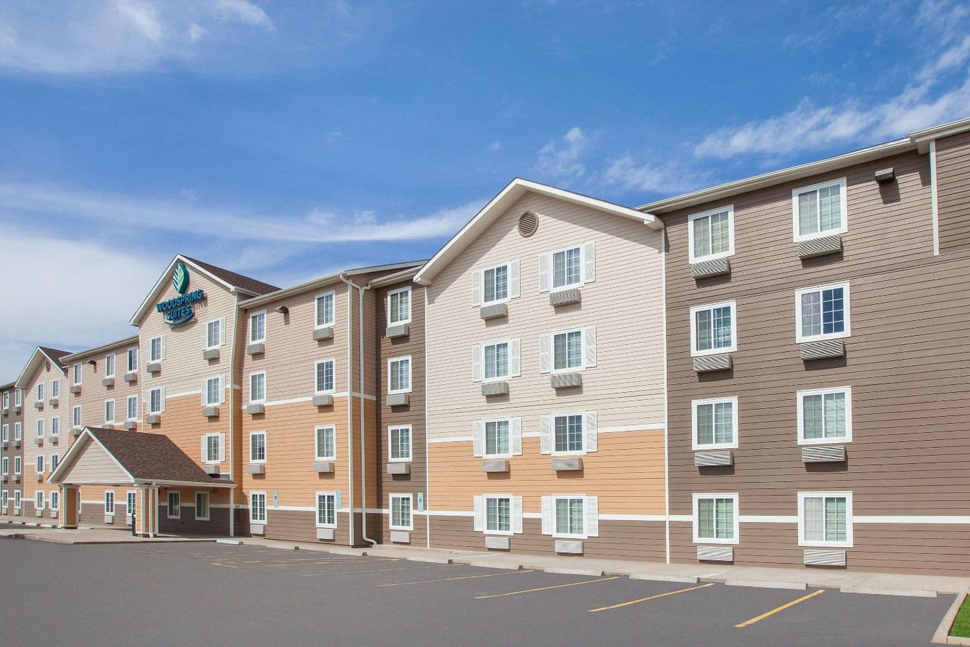 WoodSpring Suites Sioux Falls interior in Sioux Falls, SD — gallery photo 2