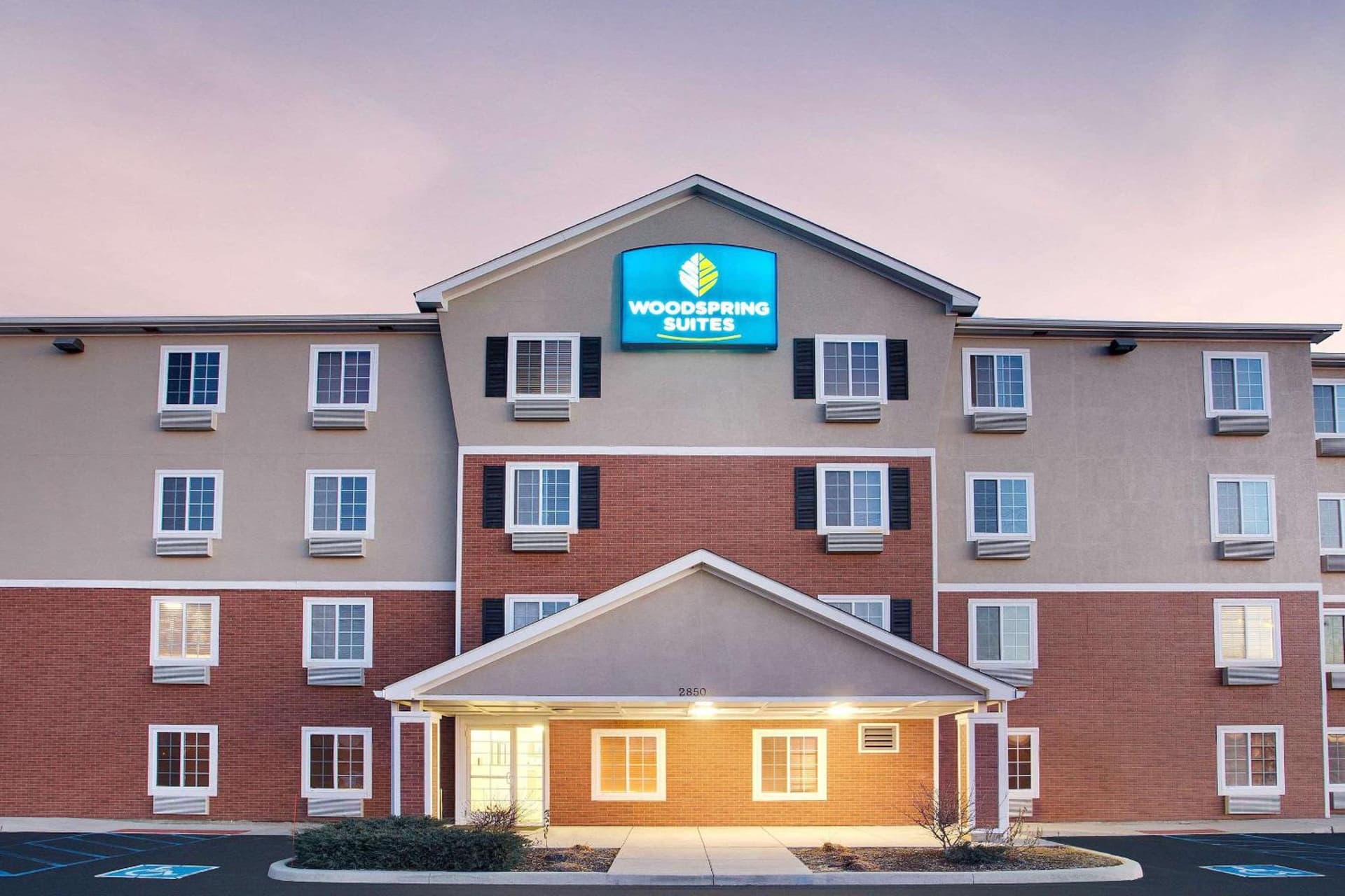 WoodSpring Suites Fort Wayne interior in Fort Wayne, IN — gallery photo 2