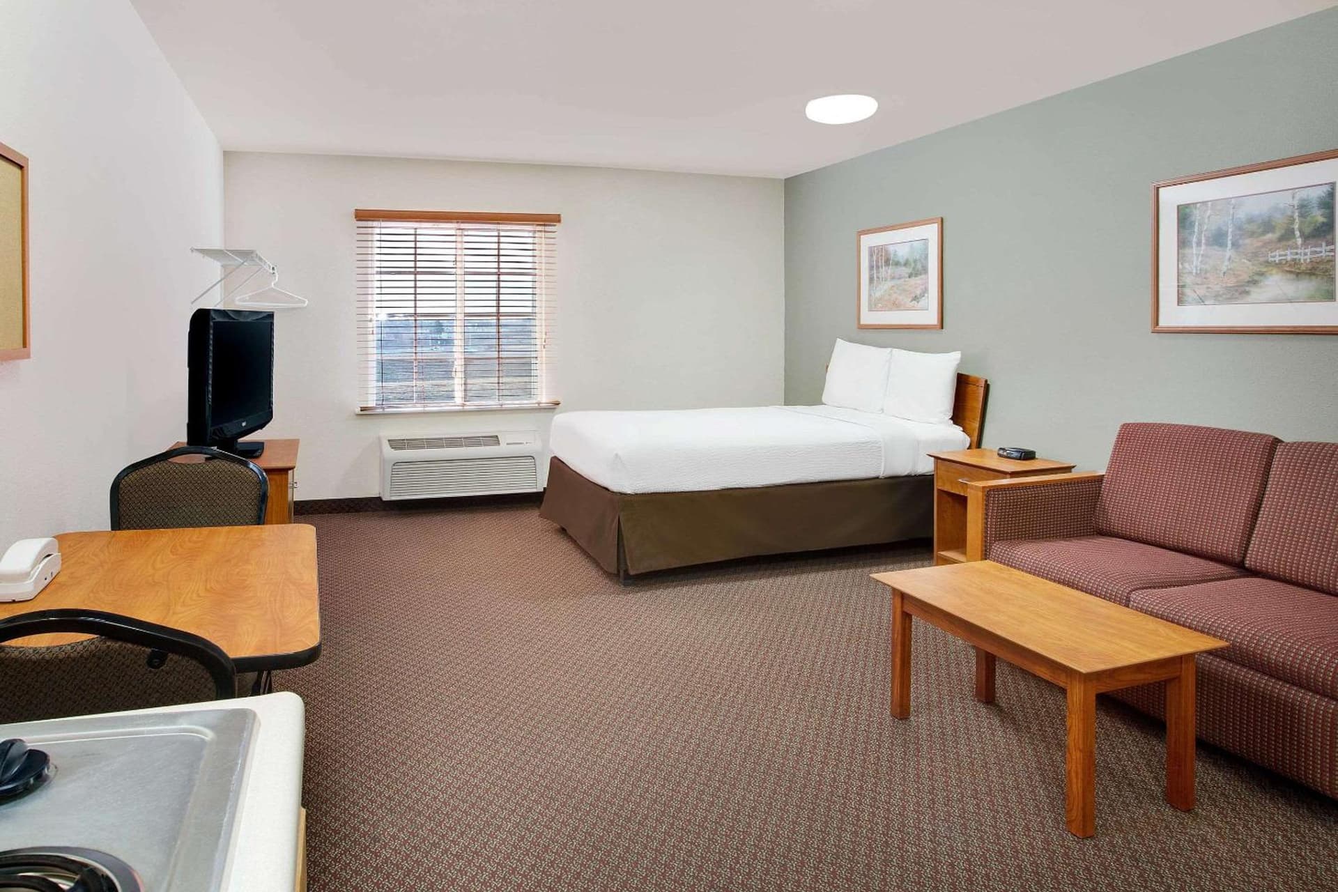 WoodSpring Suites Fort Wayne gallery photo in Fort Wayne, IN — image 9