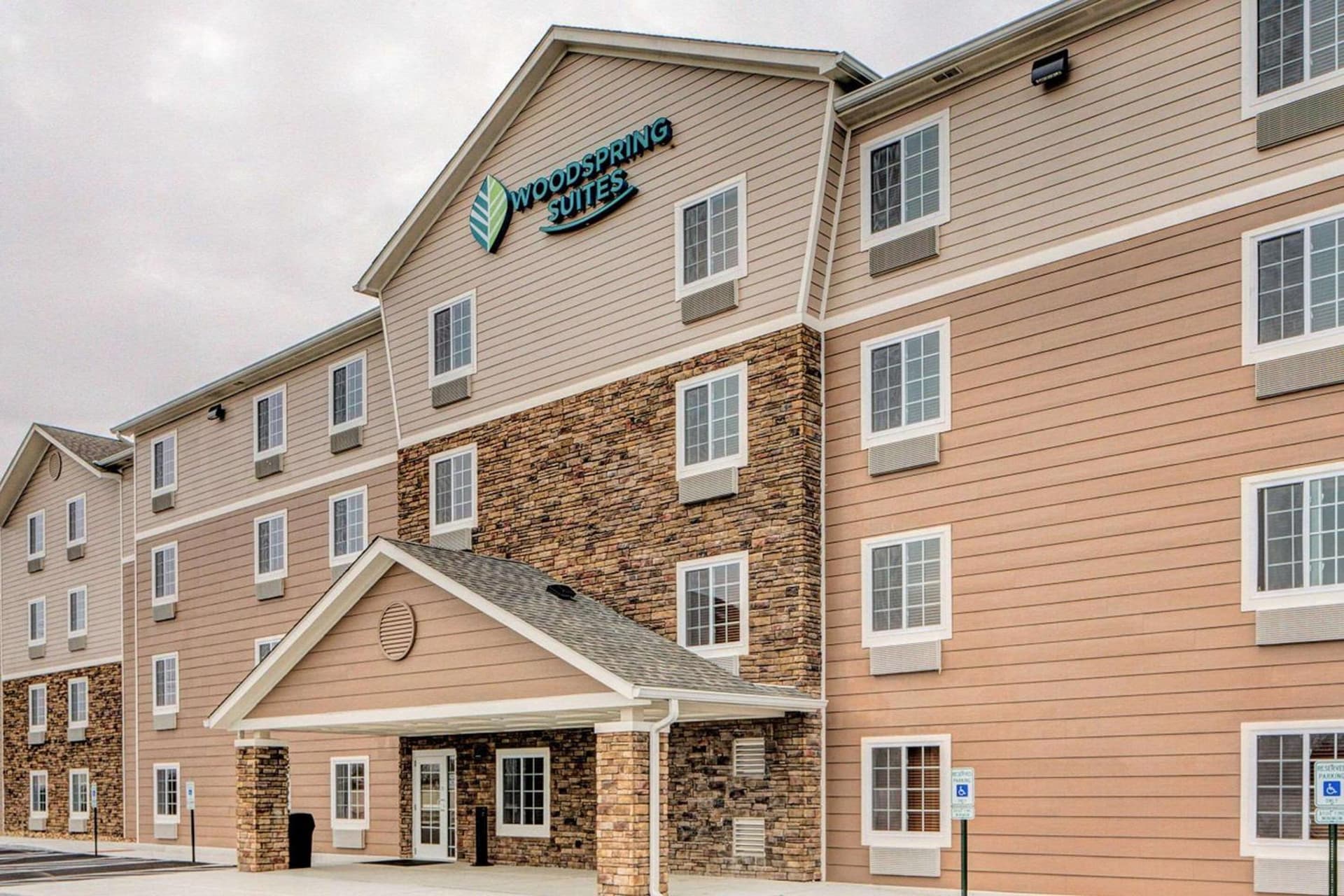 WoodSpring Suites Columbus NE I-270 Airport interior in Gahanna, OH — gallery photo 2