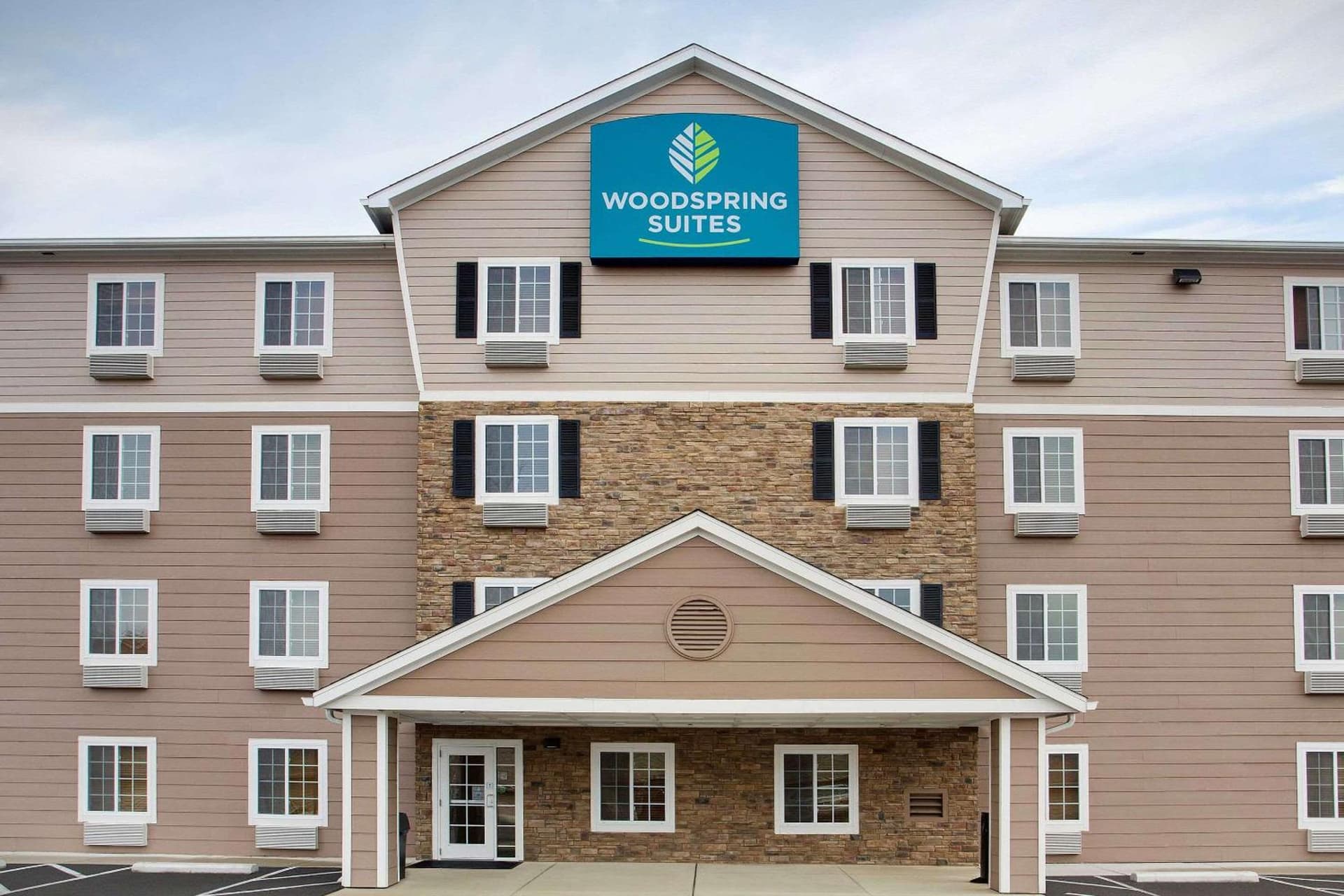 WoodSpring Suites Columbus North I-270 property views in Columbus, OH — gallery photo 3