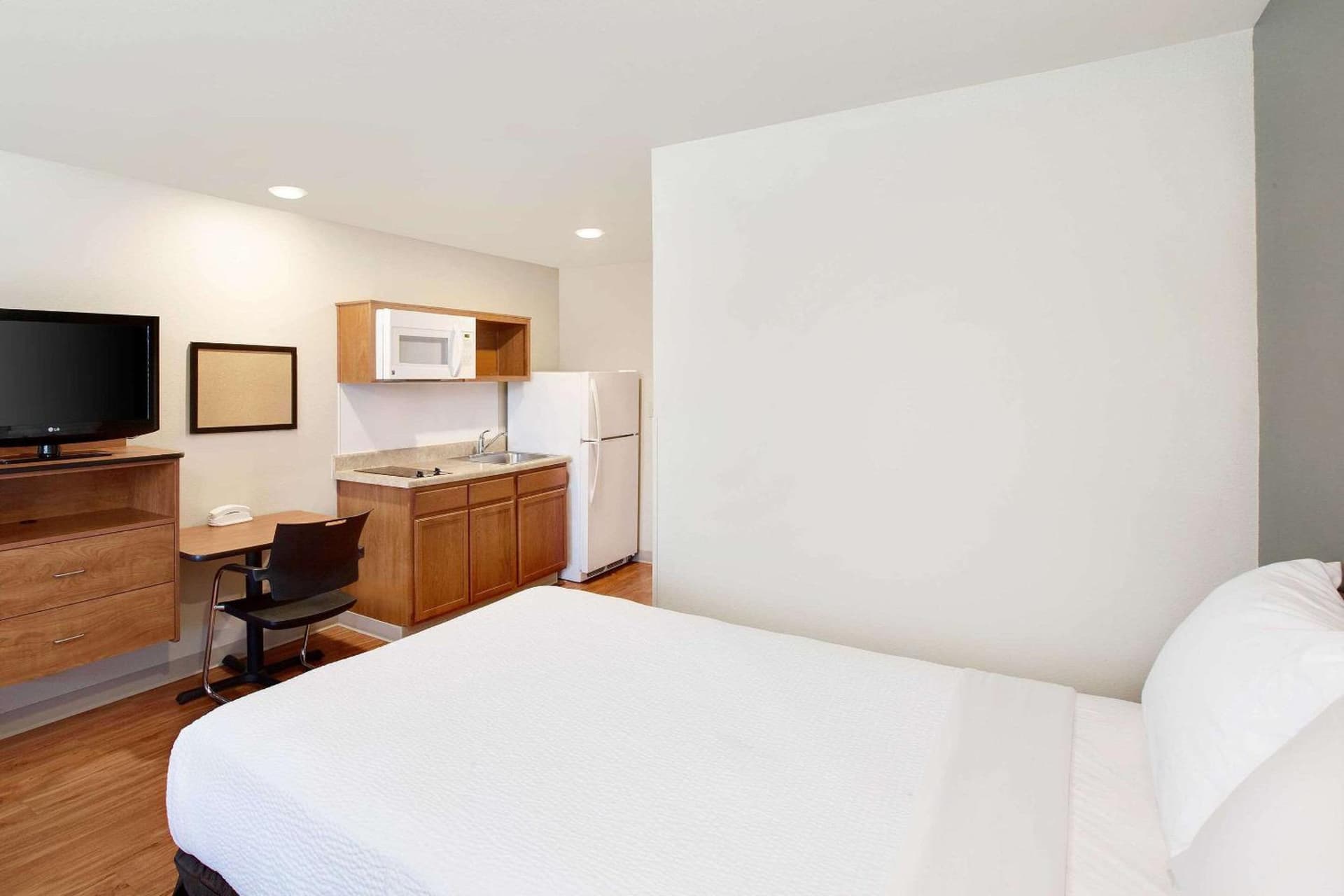 WoodSpring Suites Lake Charles gallery photo in Lake Charles, LA — image 12